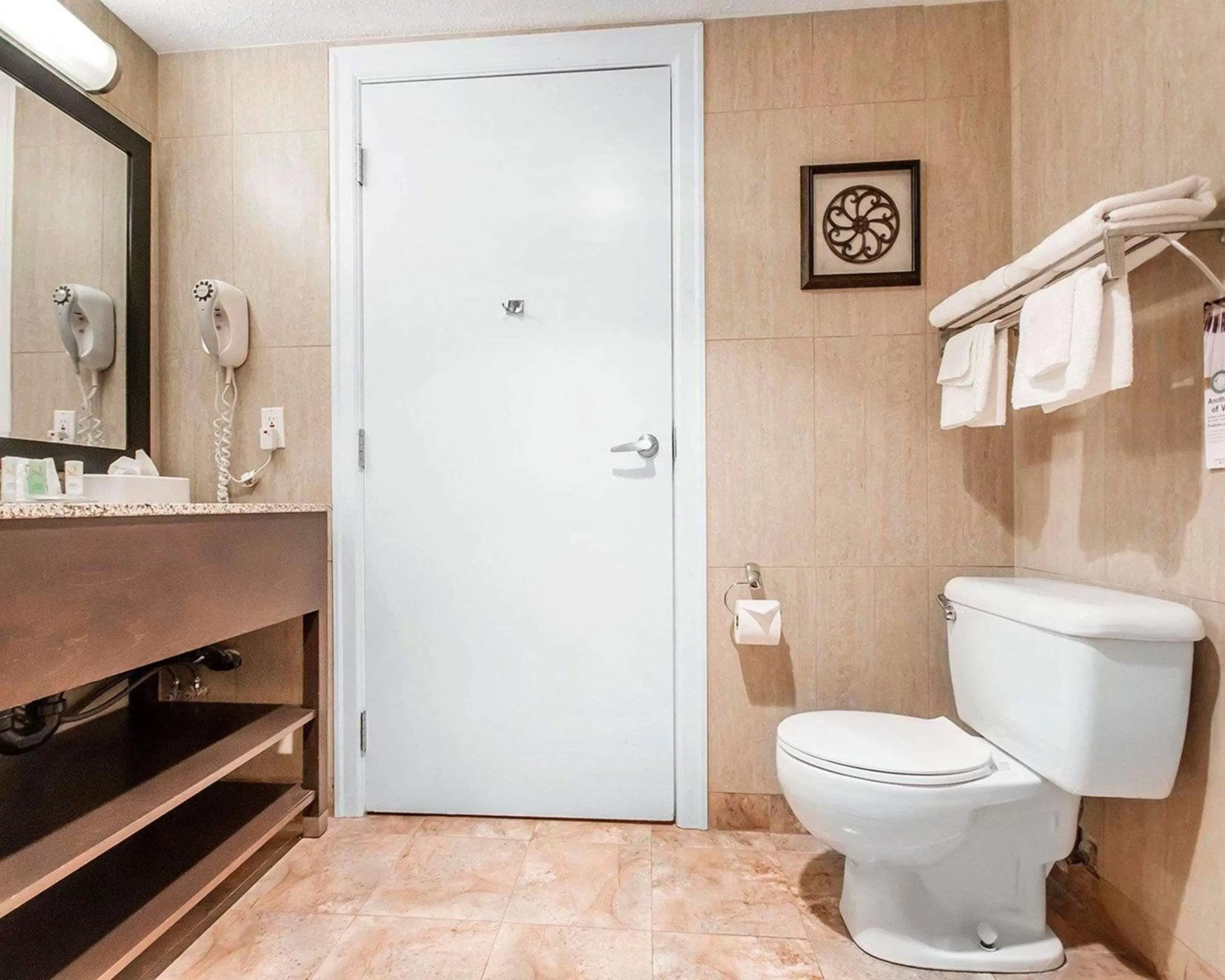 Bathroom in Quality Inn Merritt