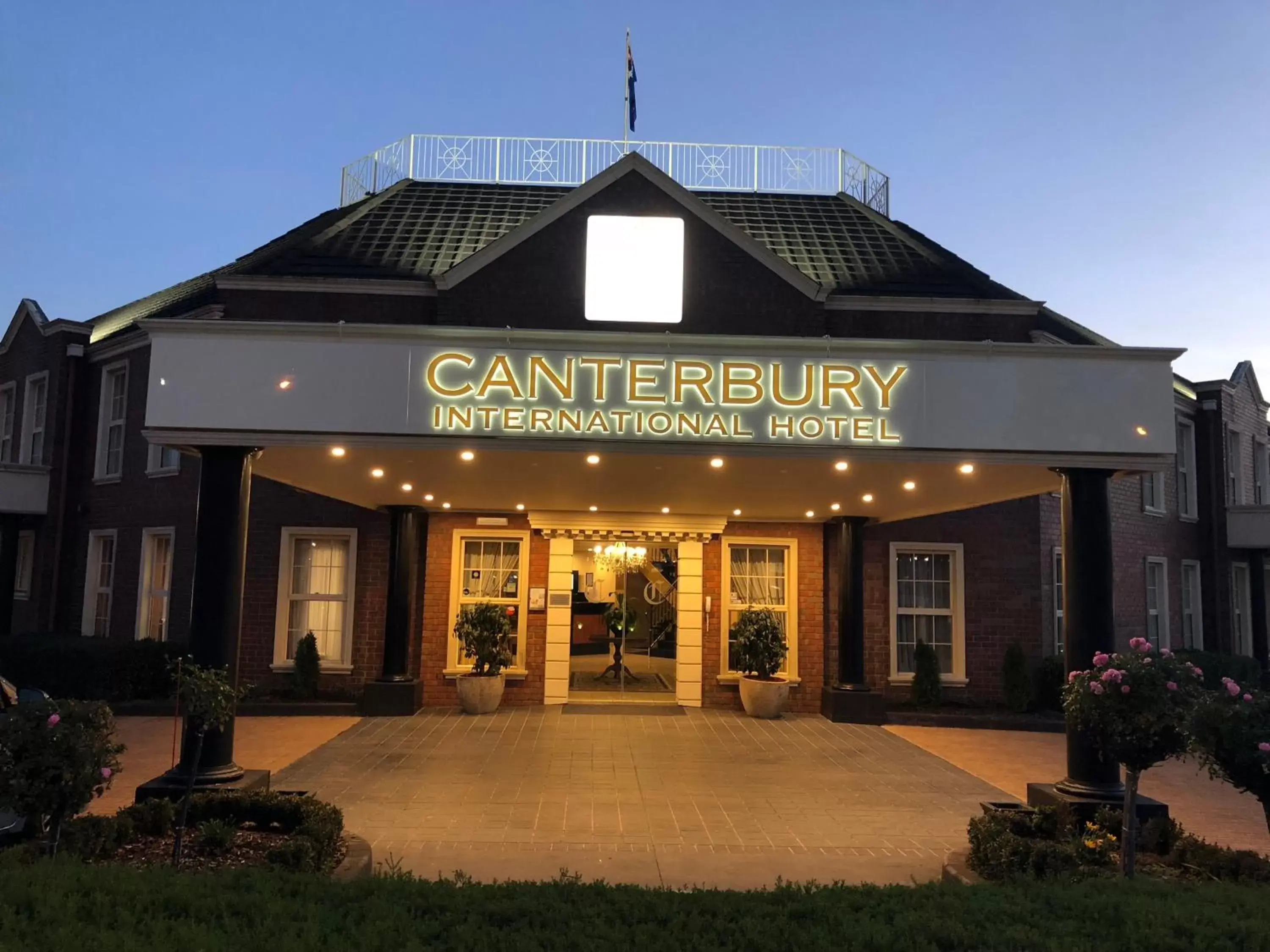 Street view, Property Building in Quality Hotel Canterbury International