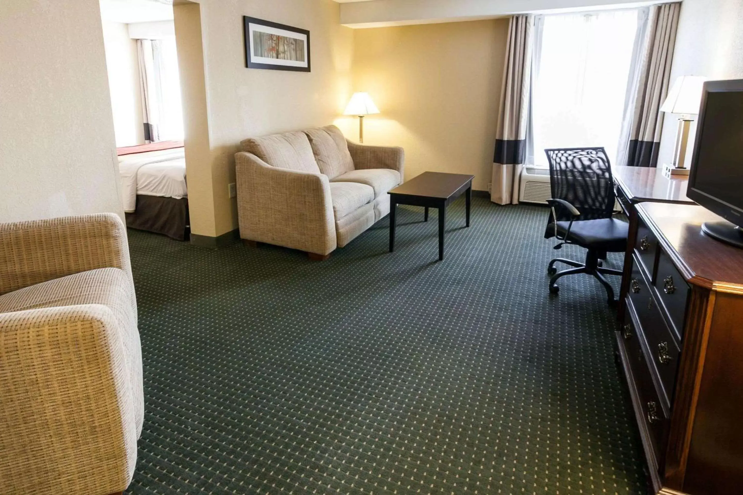 Photo of the whole room, Seating Area in Comfort Inn & Suites Statesville - Mooresville