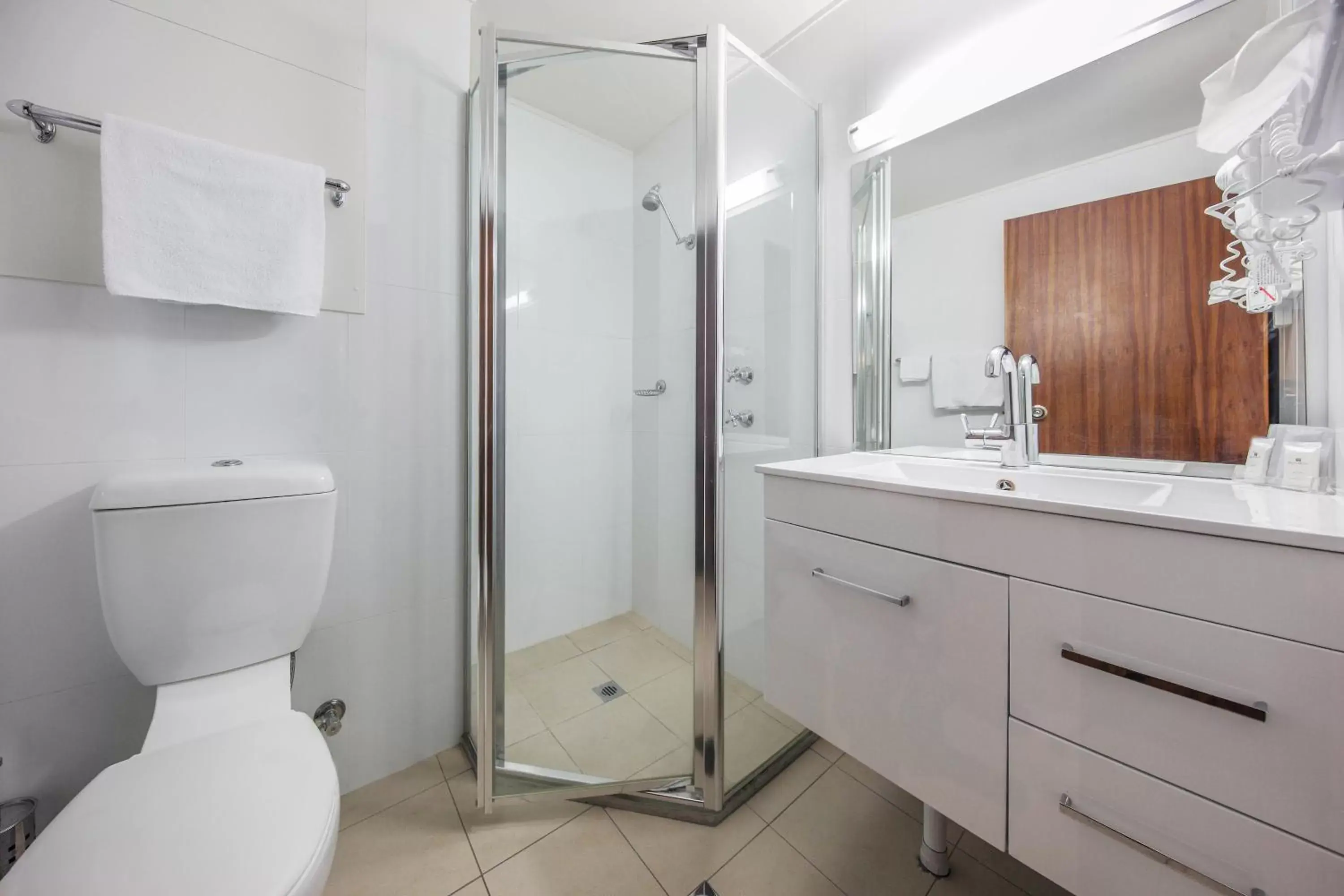 Bathroom in Belconnen Way Hotel & Serviced Apartments
