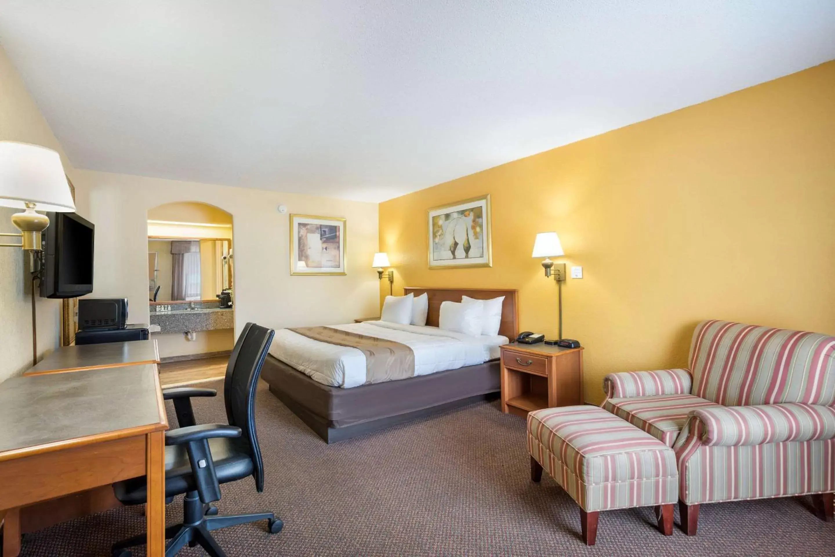 Photo of the whole room in Quality Inn White Springs Suwanee