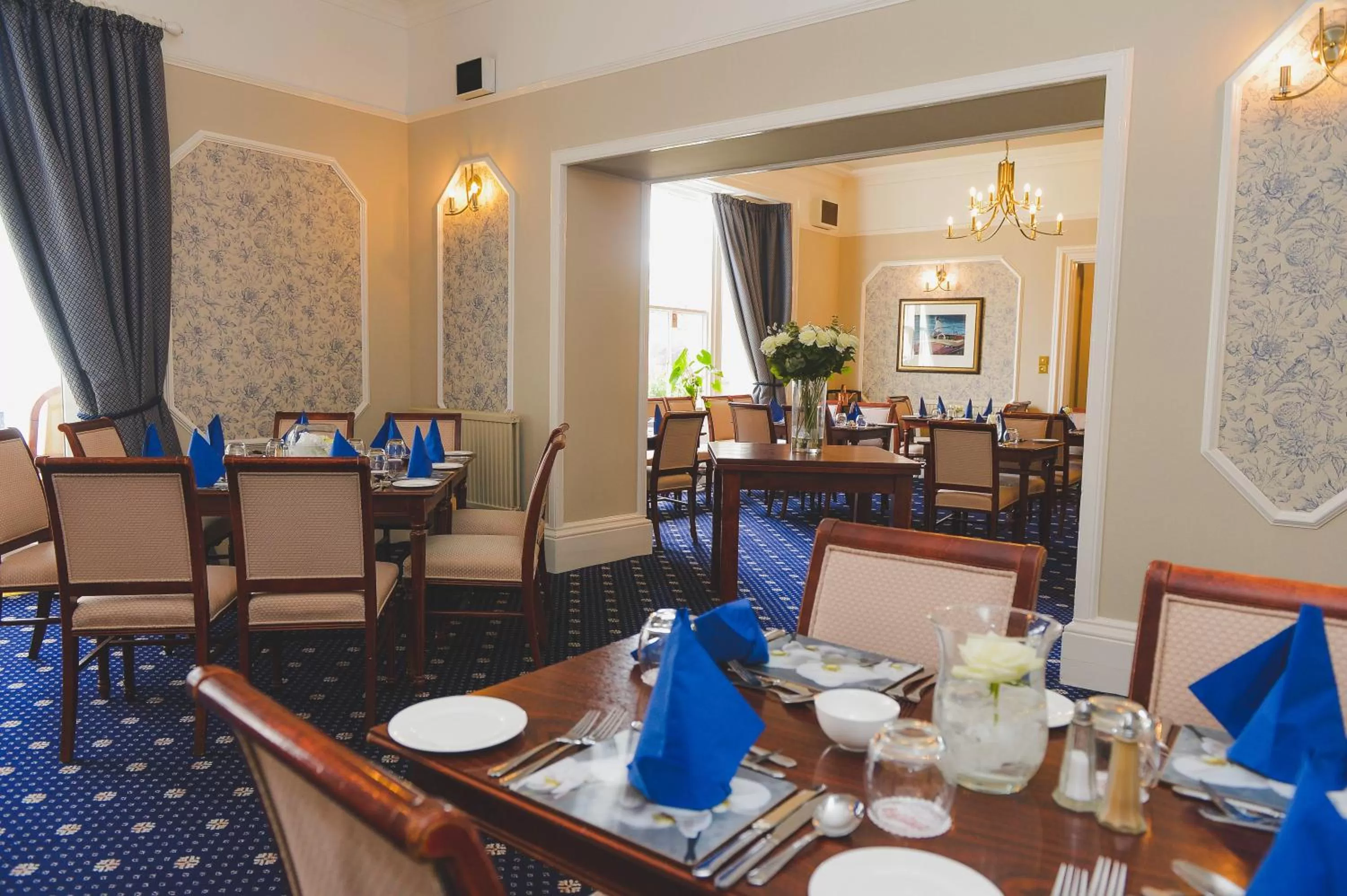 Restaurant/places to eat in Sunninghill Hotel