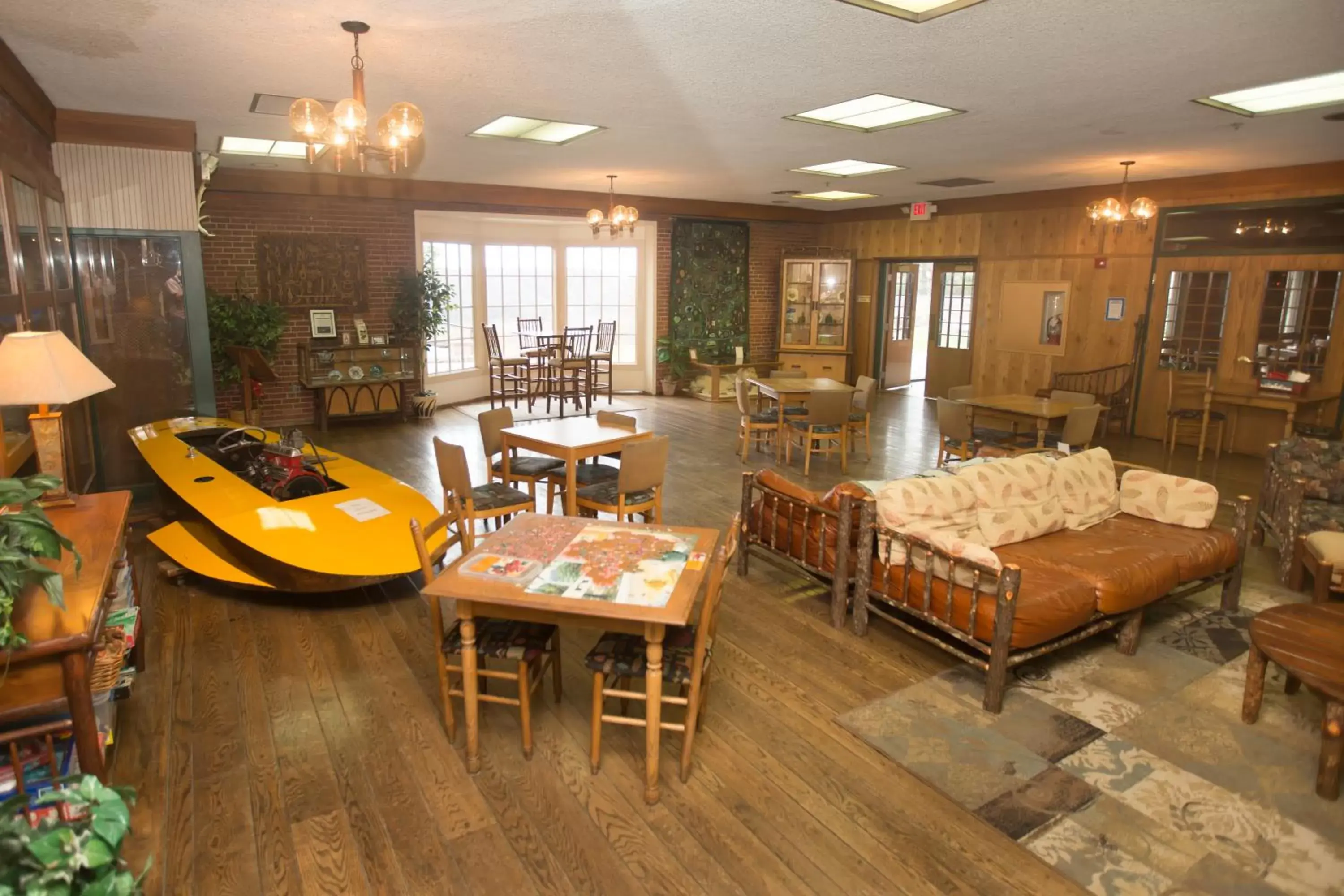 Communal lounge/ TV room in Clifty Inn