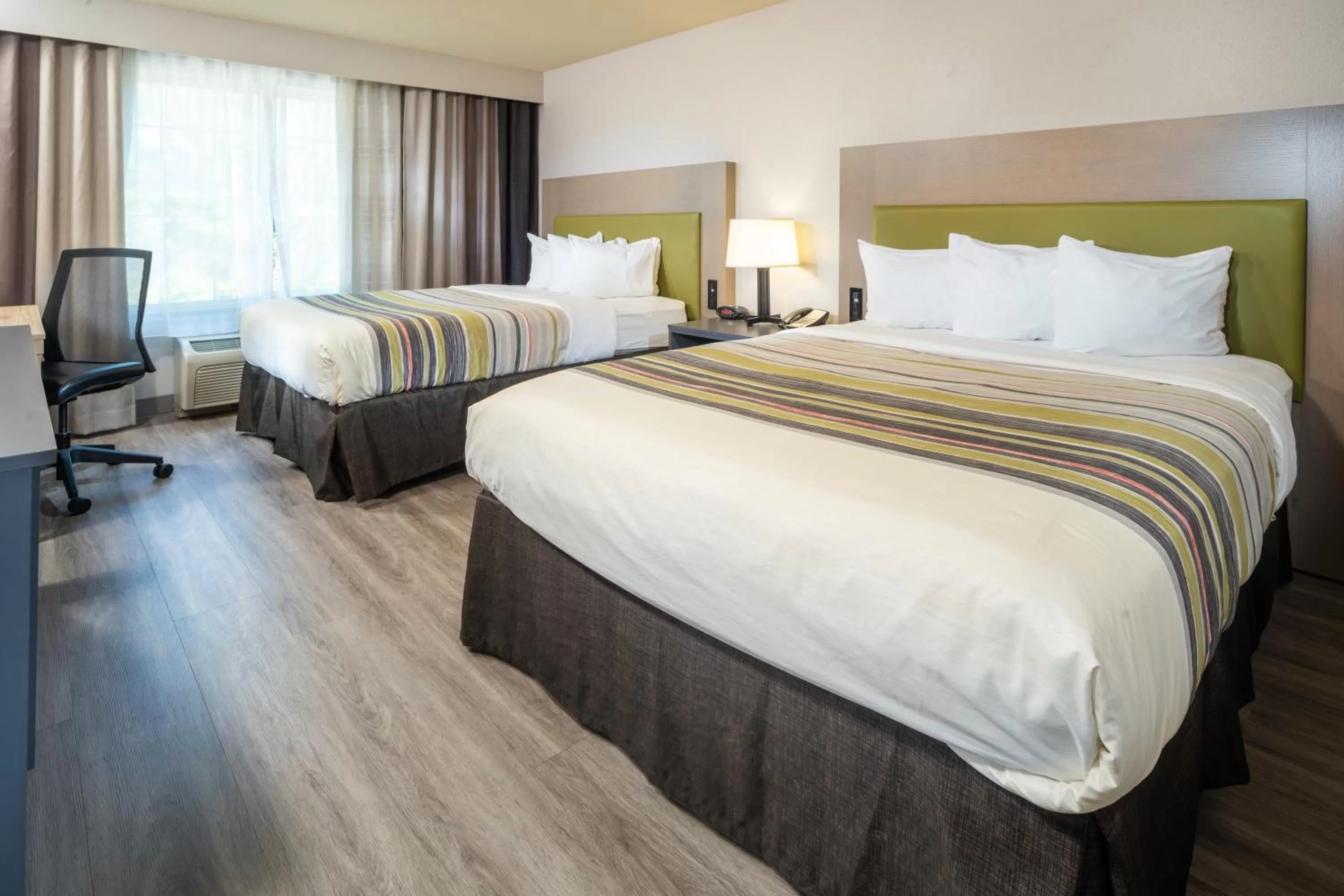 Bedroom, Bed in Country Inn & Suites by Radisson, Rocky Mount, NC