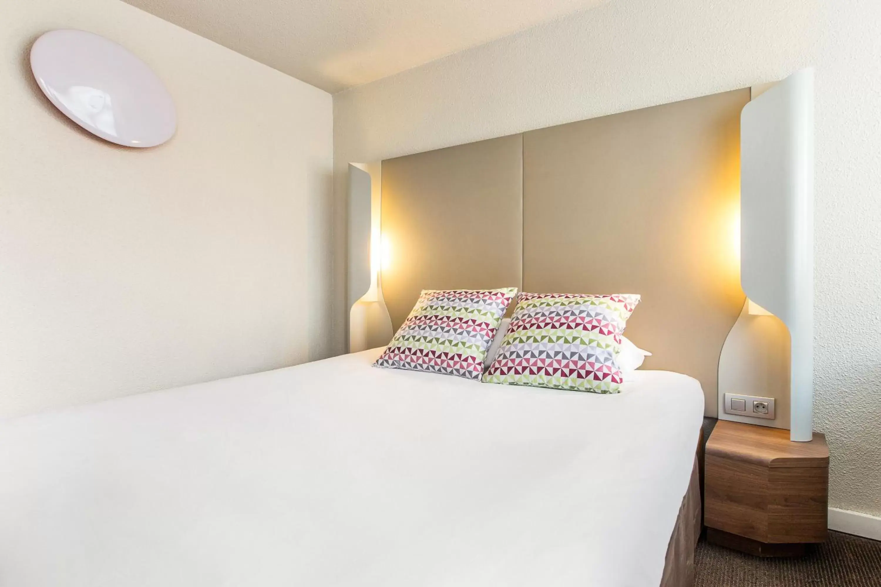 Bedroom, Bed in Campanile Villepinte - Parc des Expositions
