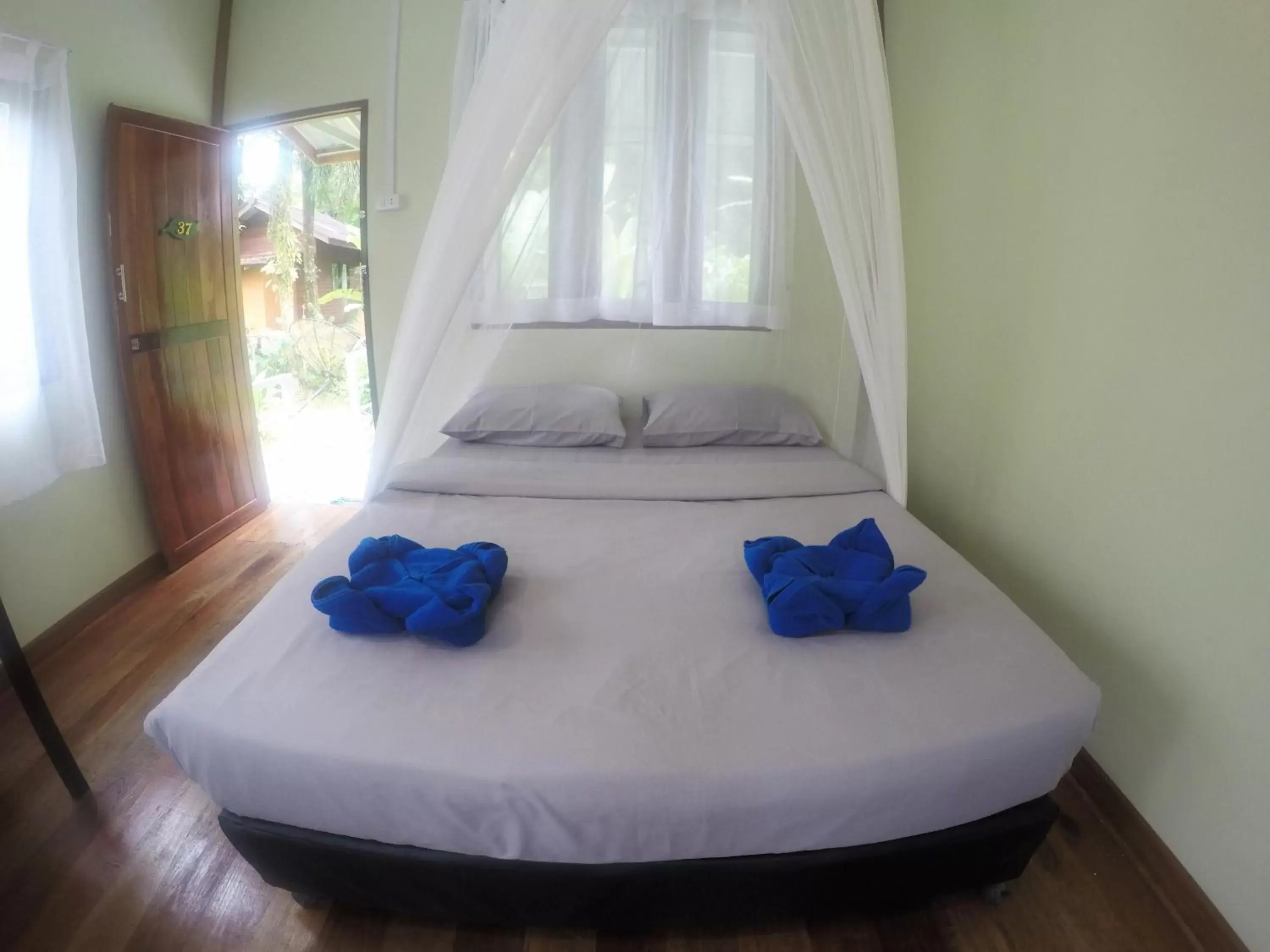 Bed in Khao Sok Morning Mist Resort