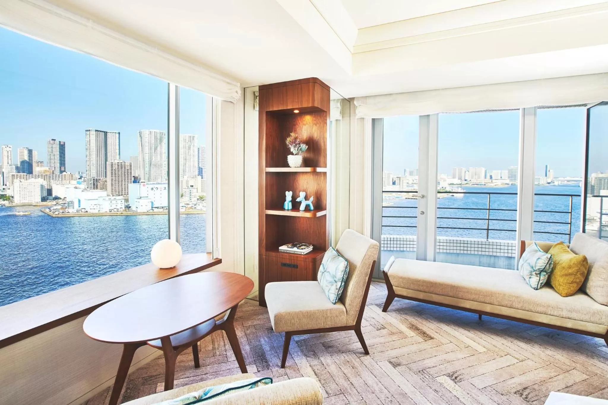 Photo of the whole room in InterContinental Tokyo Bay by IHG