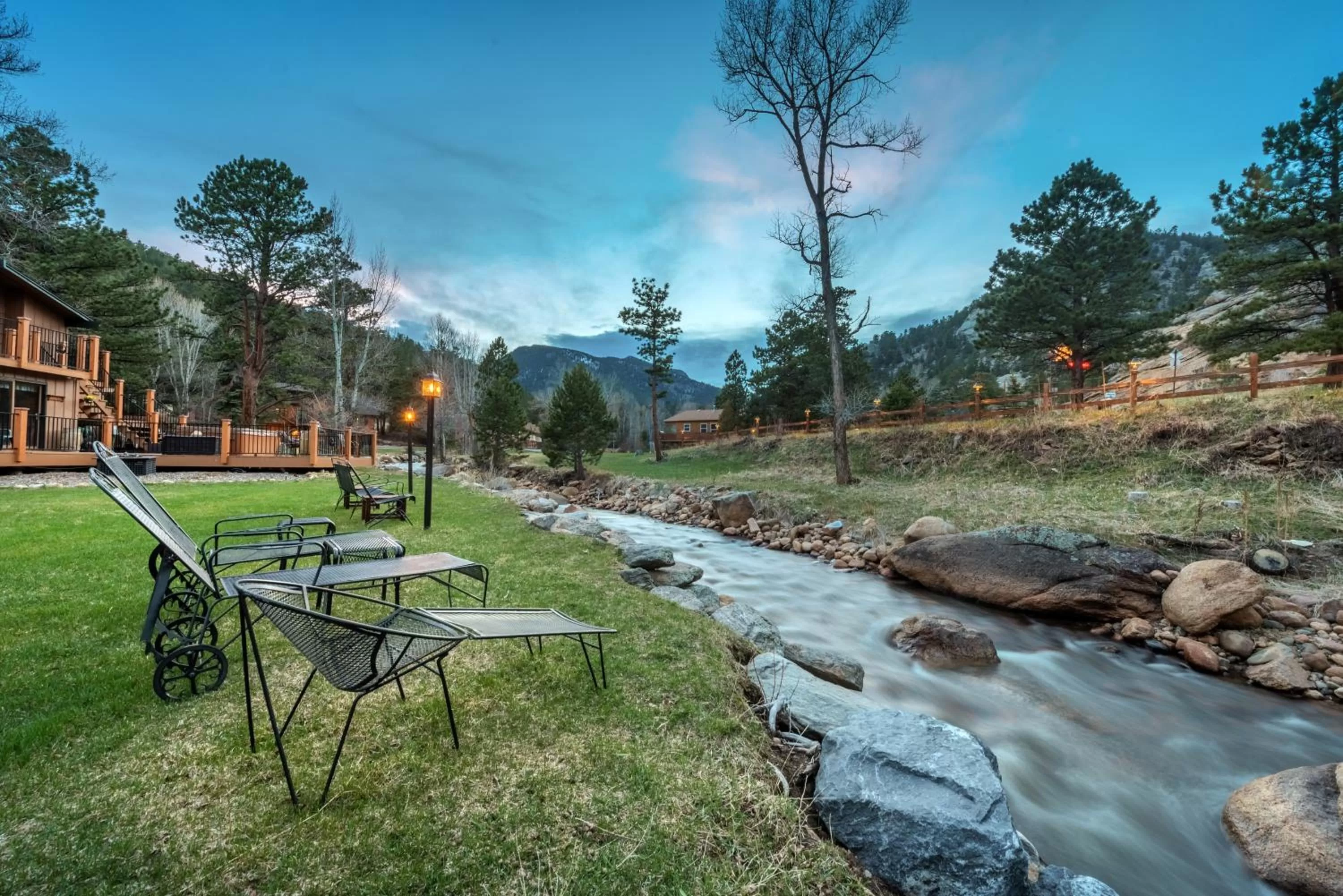 BBQ facilities in 4 Seasons Inn on Fall River