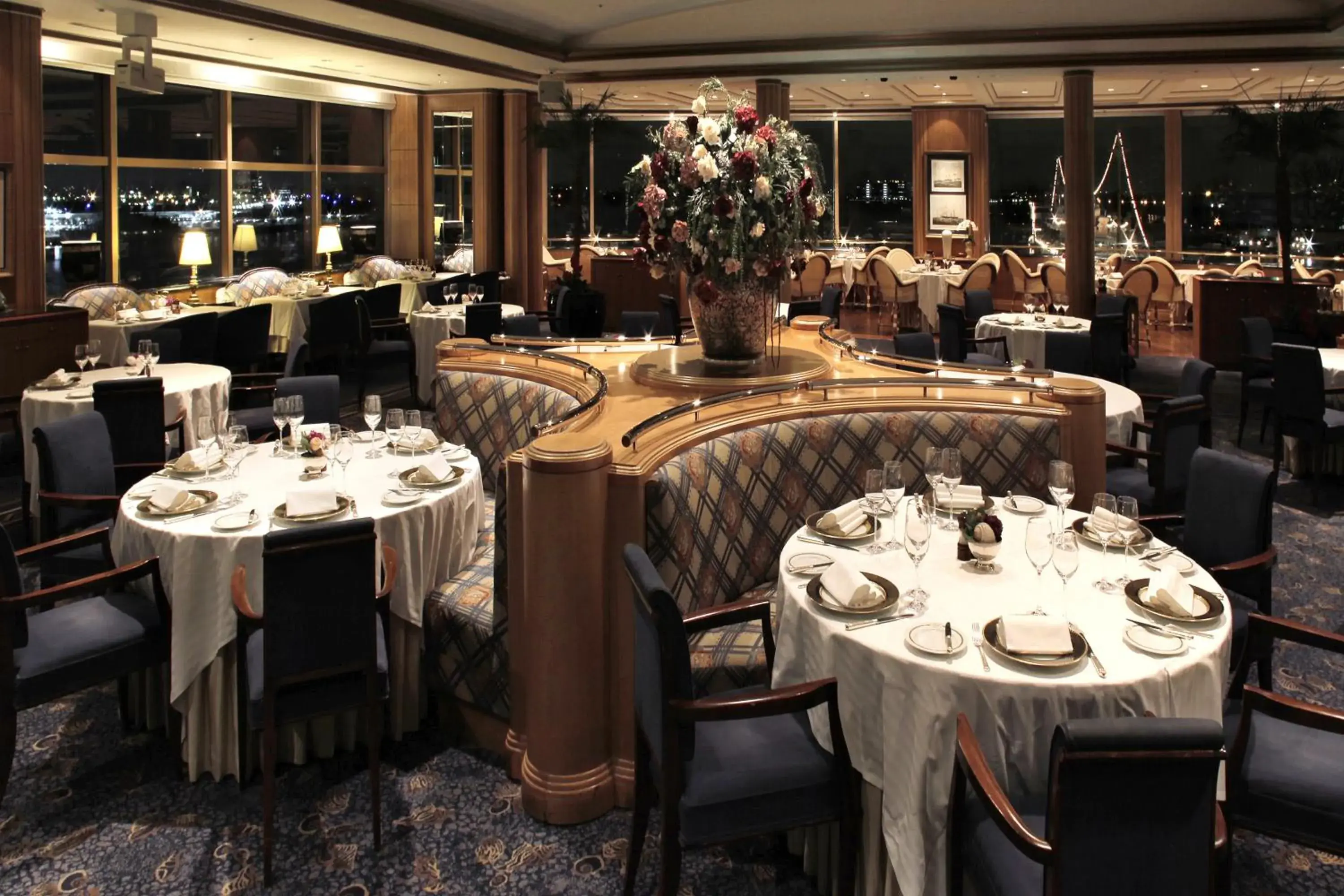 Restaurant/places to eat in Hotel New Grand Restaurant/places to eat in Hotel New Grand