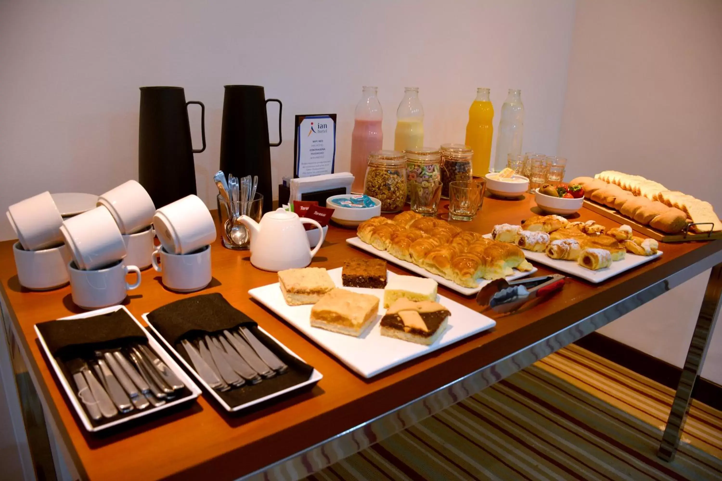 Coffee/tea facilities in ian Hotel