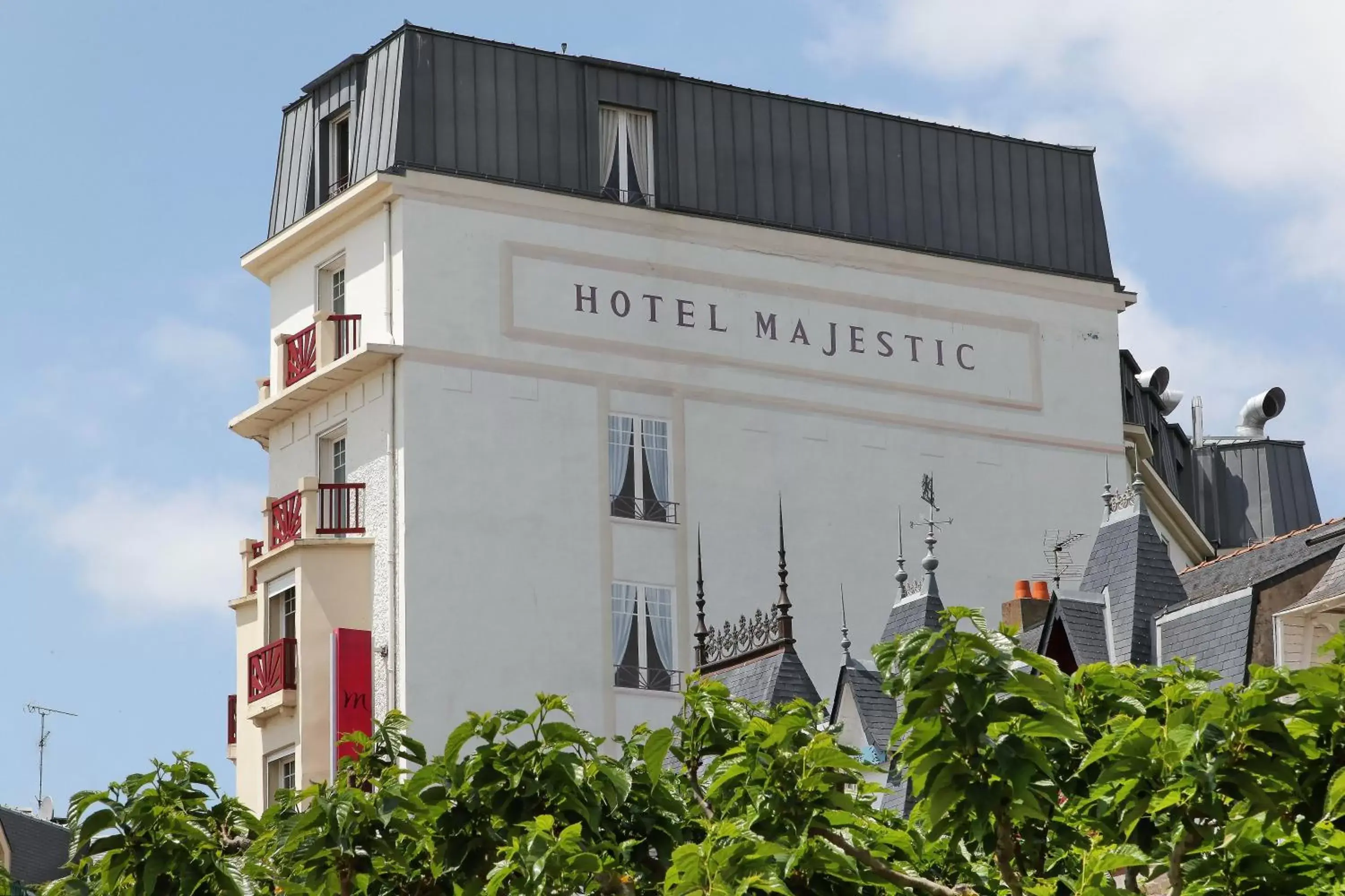 Facade/entrance, Property Building in Hotel Mercure La Baule Majestic