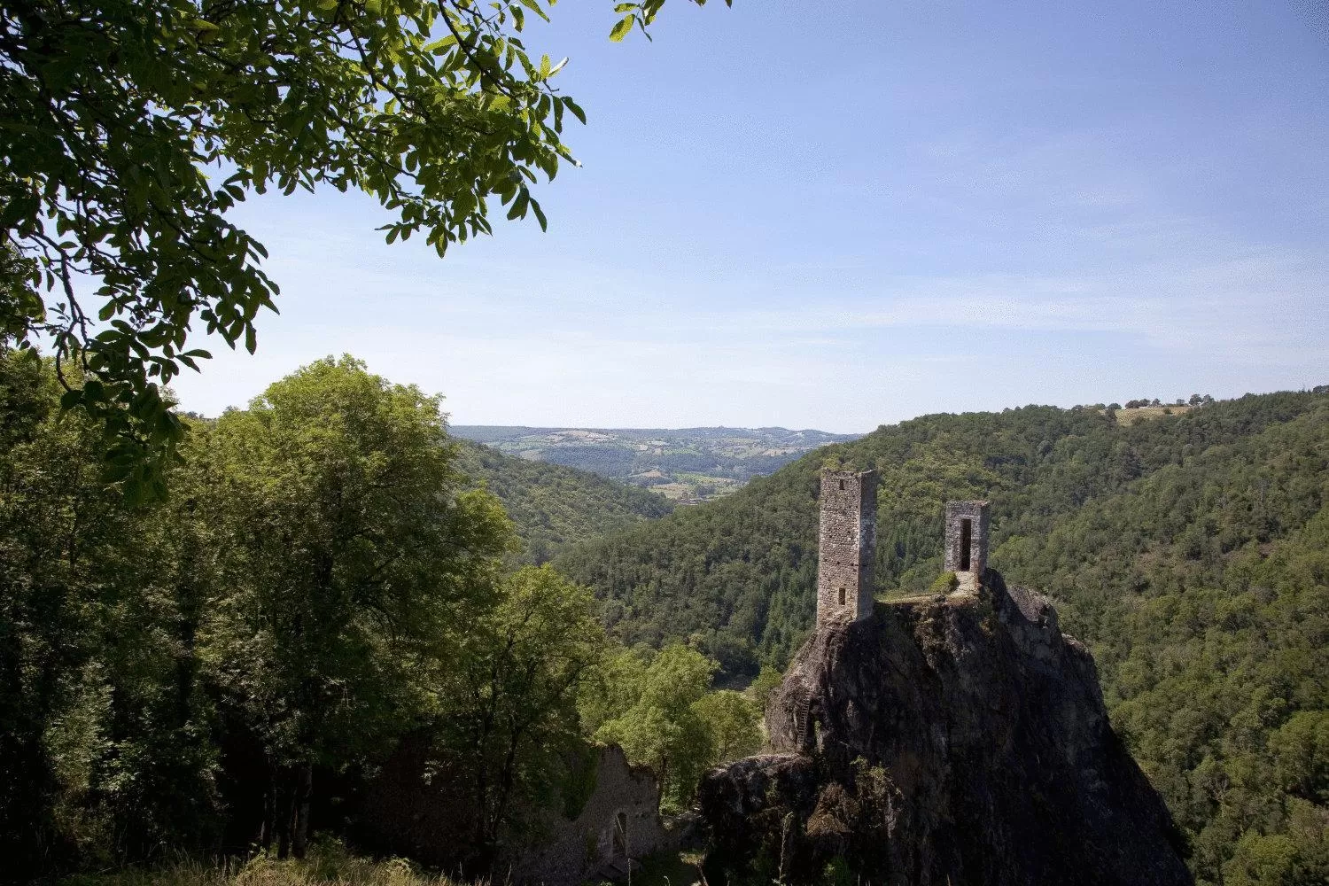 Nearby landmark in Logis Hôtel-Restaurant Le Commerce