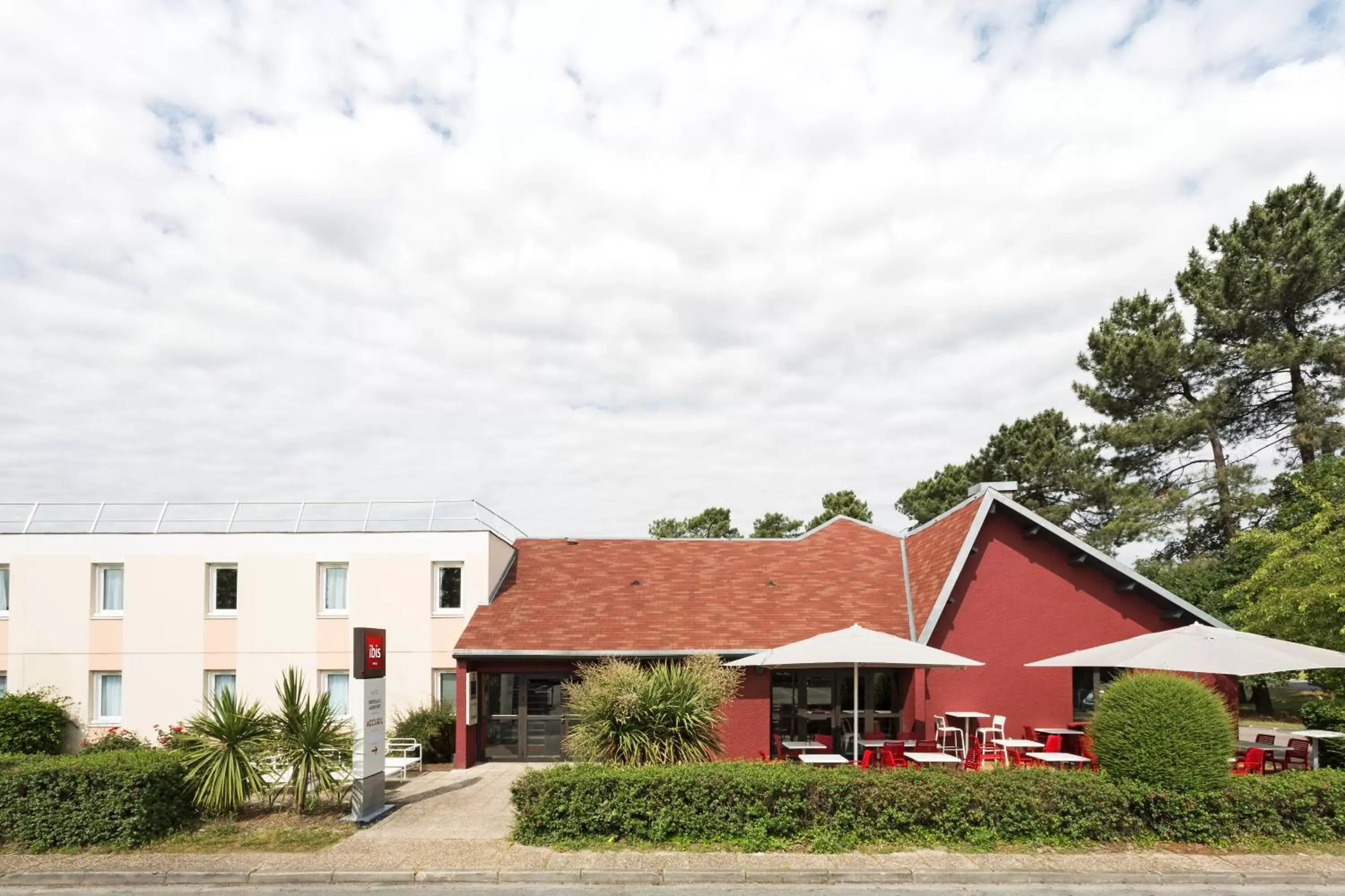 Facade/entrance, Property Building in ibis Bordeaux Mérignac