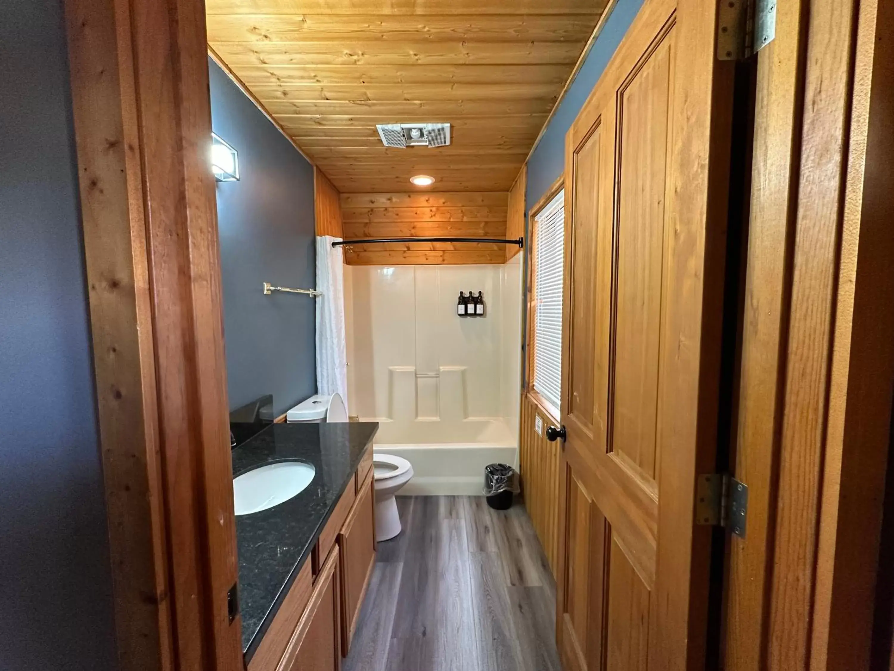 Bathroom in Canyon Lakeview Resort