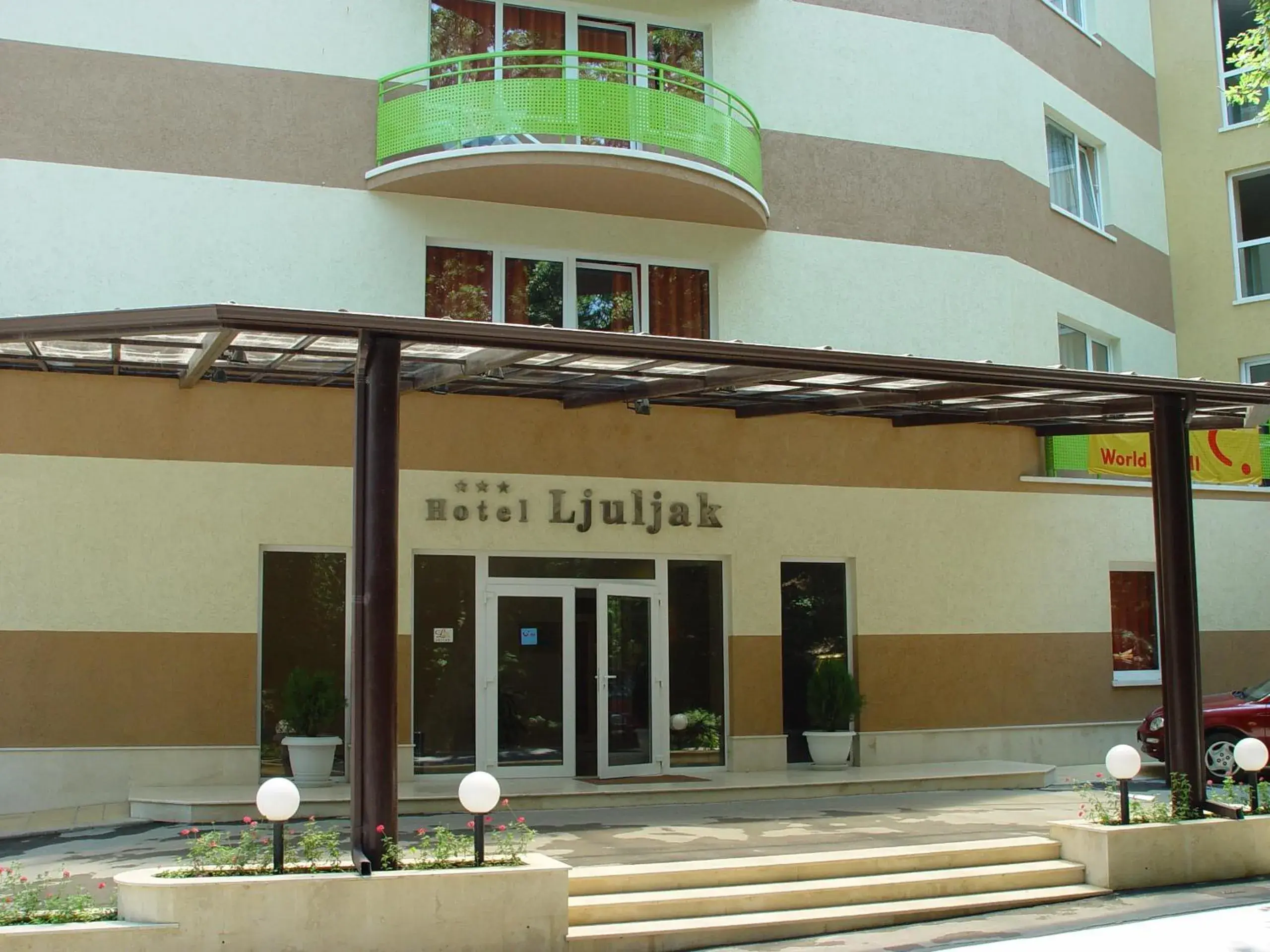 Facade/entrance in Ljuljak Hotel