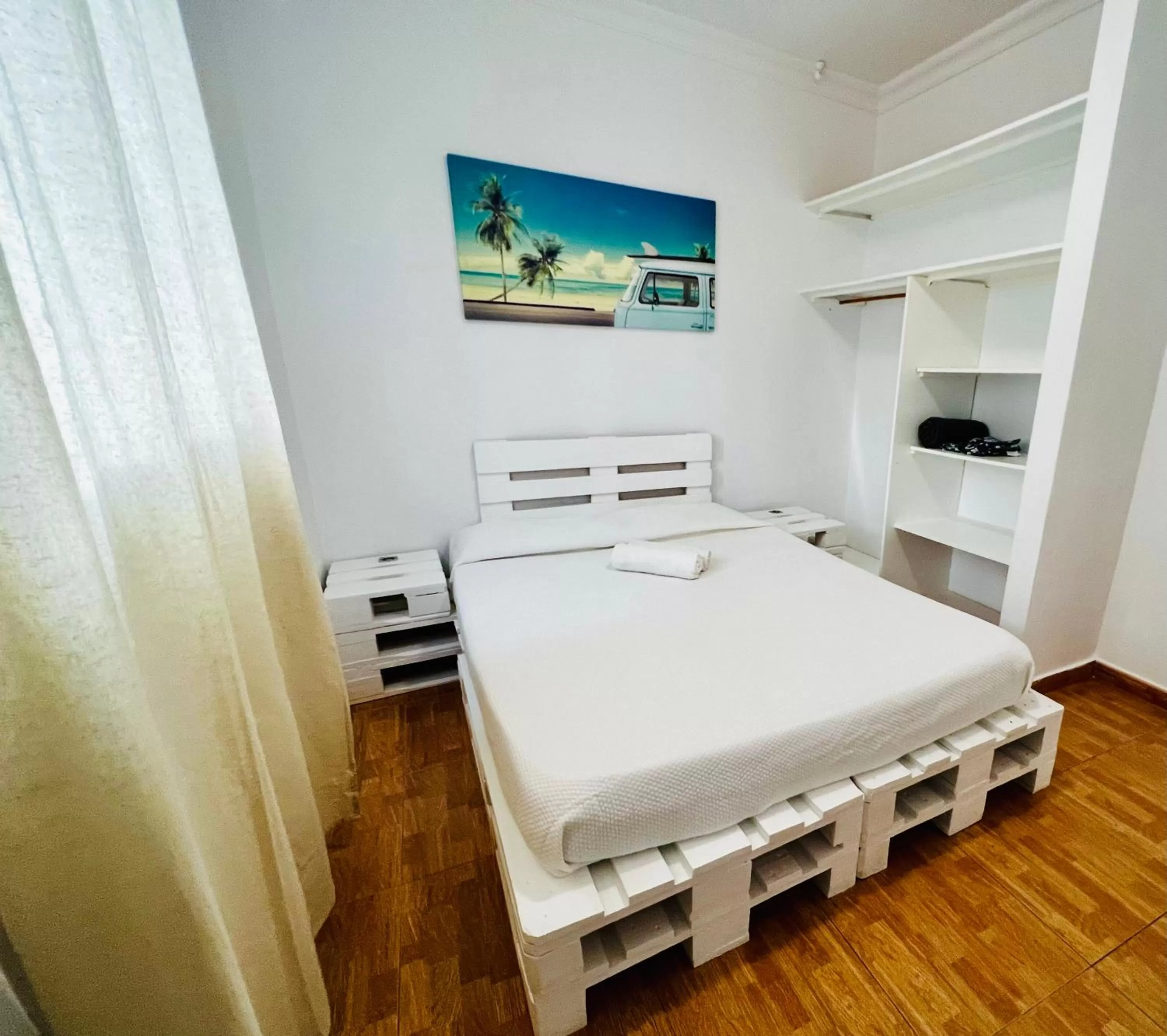 Bedroom, Bed in El jardin de Iris