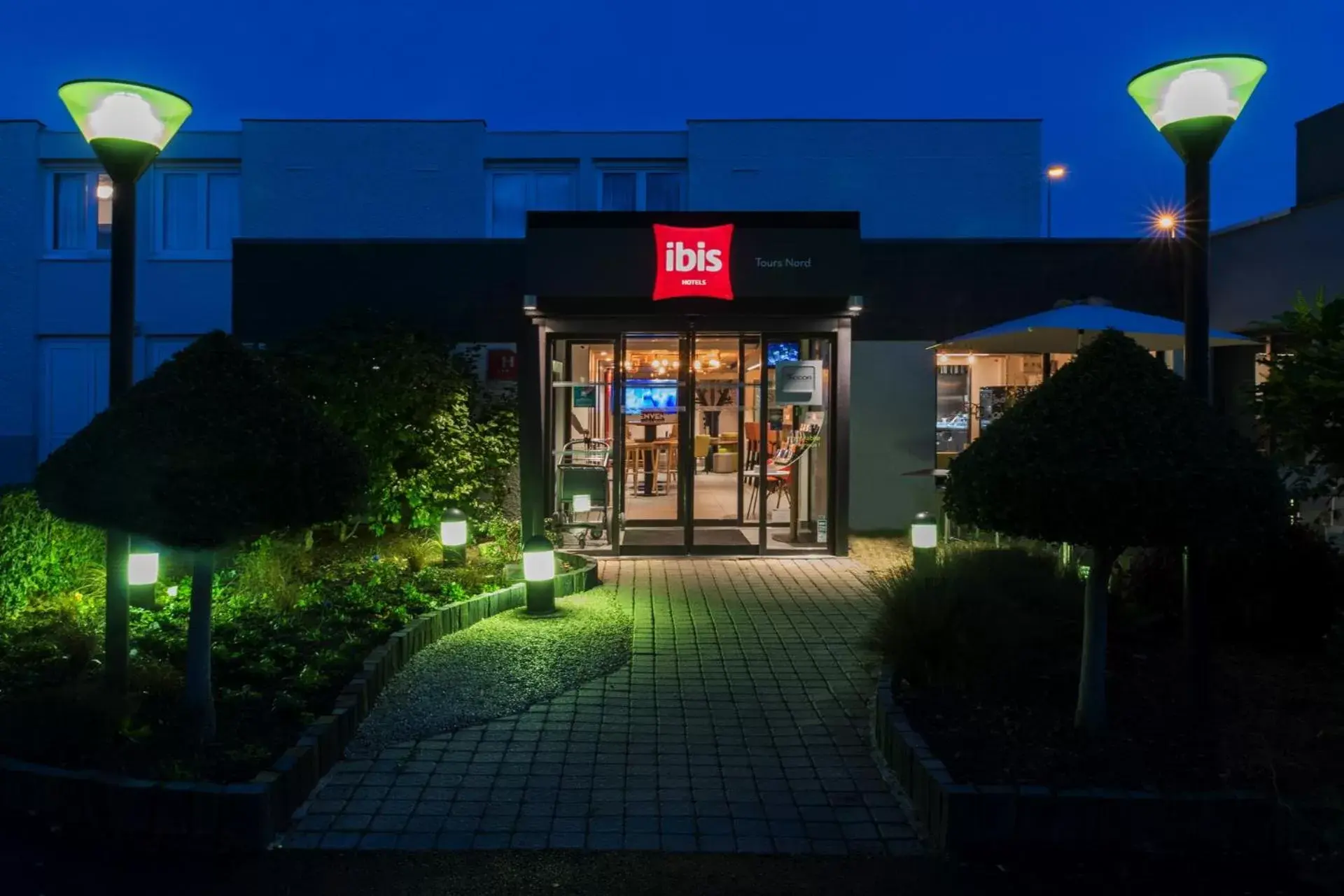 Facade/entrance in ibis Tours Nord Facade/entrance in ibis Tours Nord