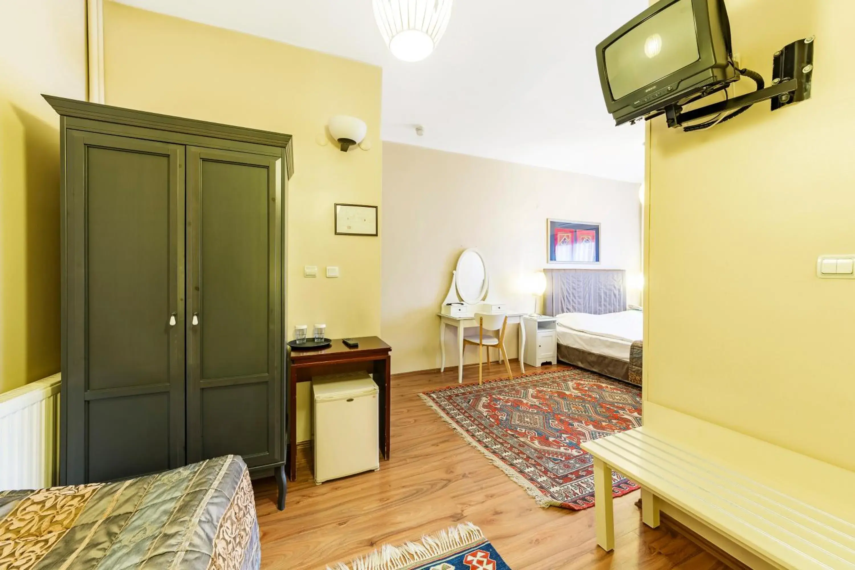 Photo of the whole room, TV/Entertainment Center in Hotel Fehmi Bey - Special Category