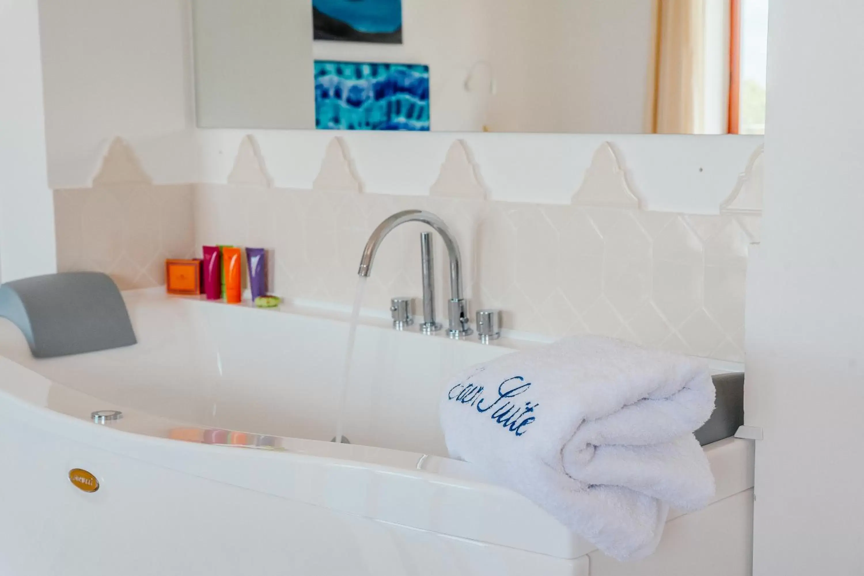 Hot Tub, Bathroom in Eden Suite