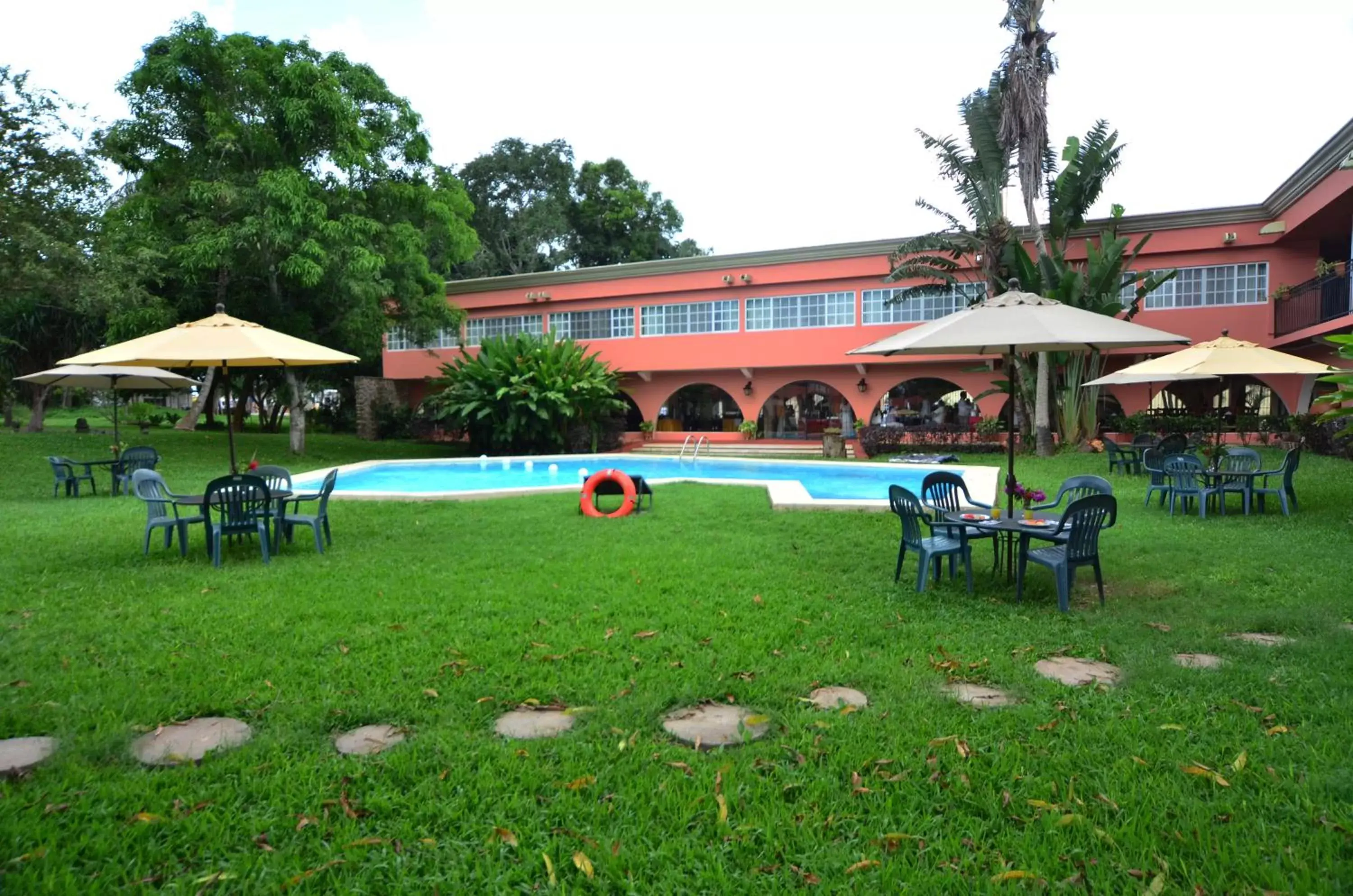 Swimming pool, Property Building in Hotel Chichen Itza