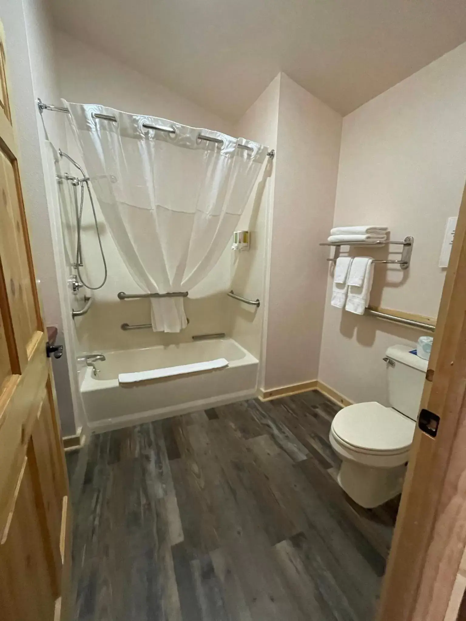 Bathroom in The Longhorn Ranch Lodge & RV Resort