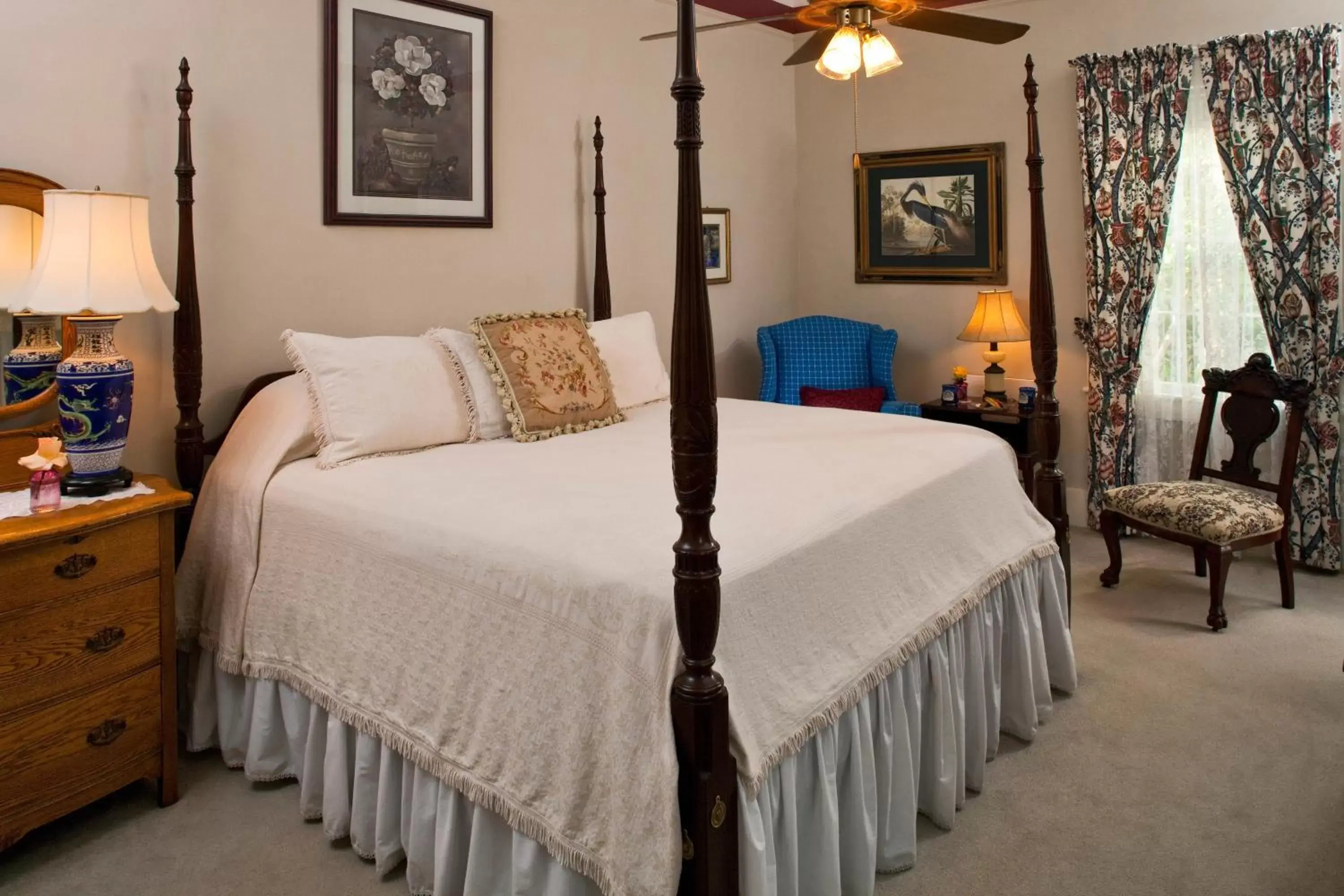 Two-Bedroom King Suite - Victoria Suite in Devereaux Shields House