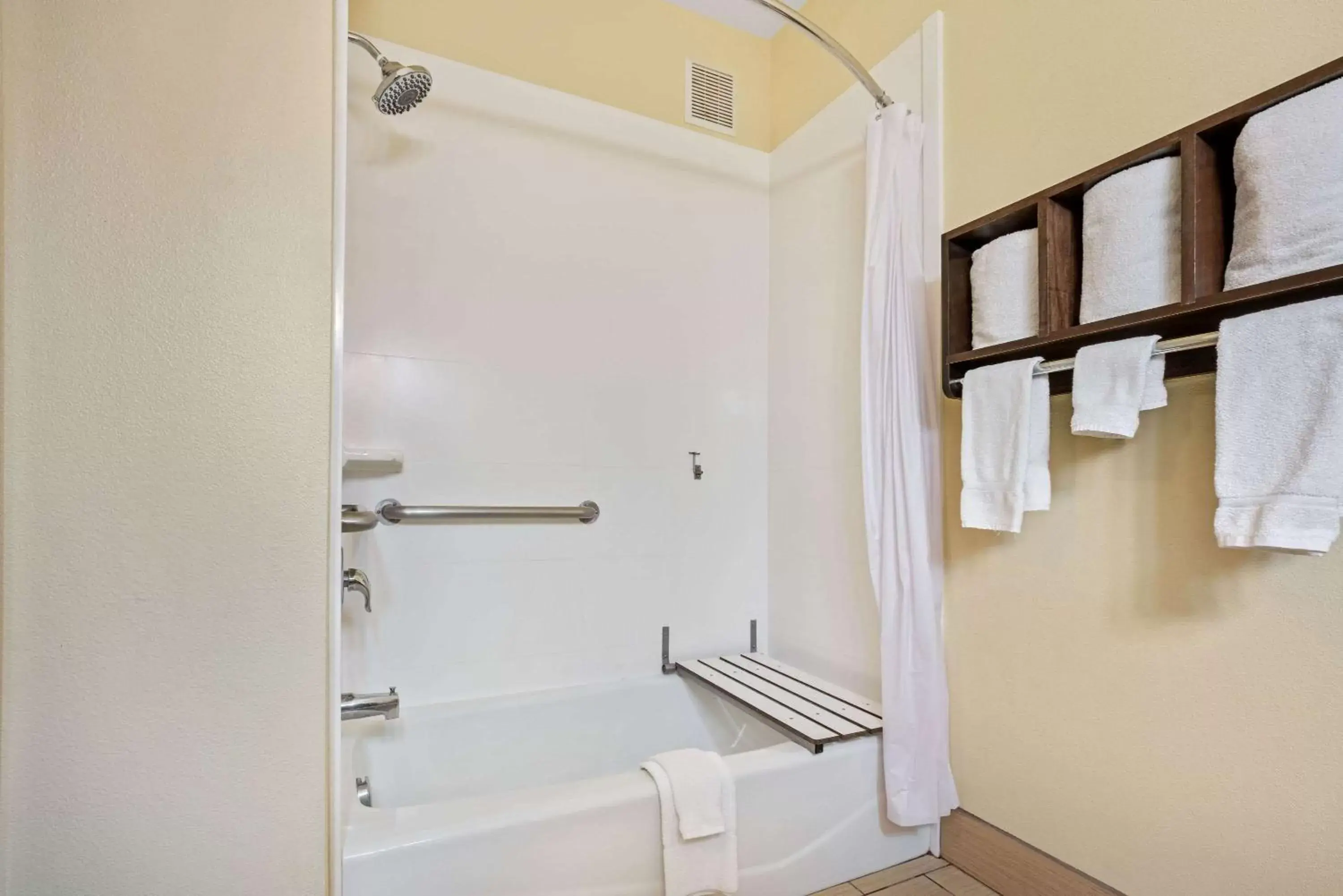 Bathroom in La Quinta by Wyndham Boise Airport Bathroom in La Quinta by Wyndham Boise Airport