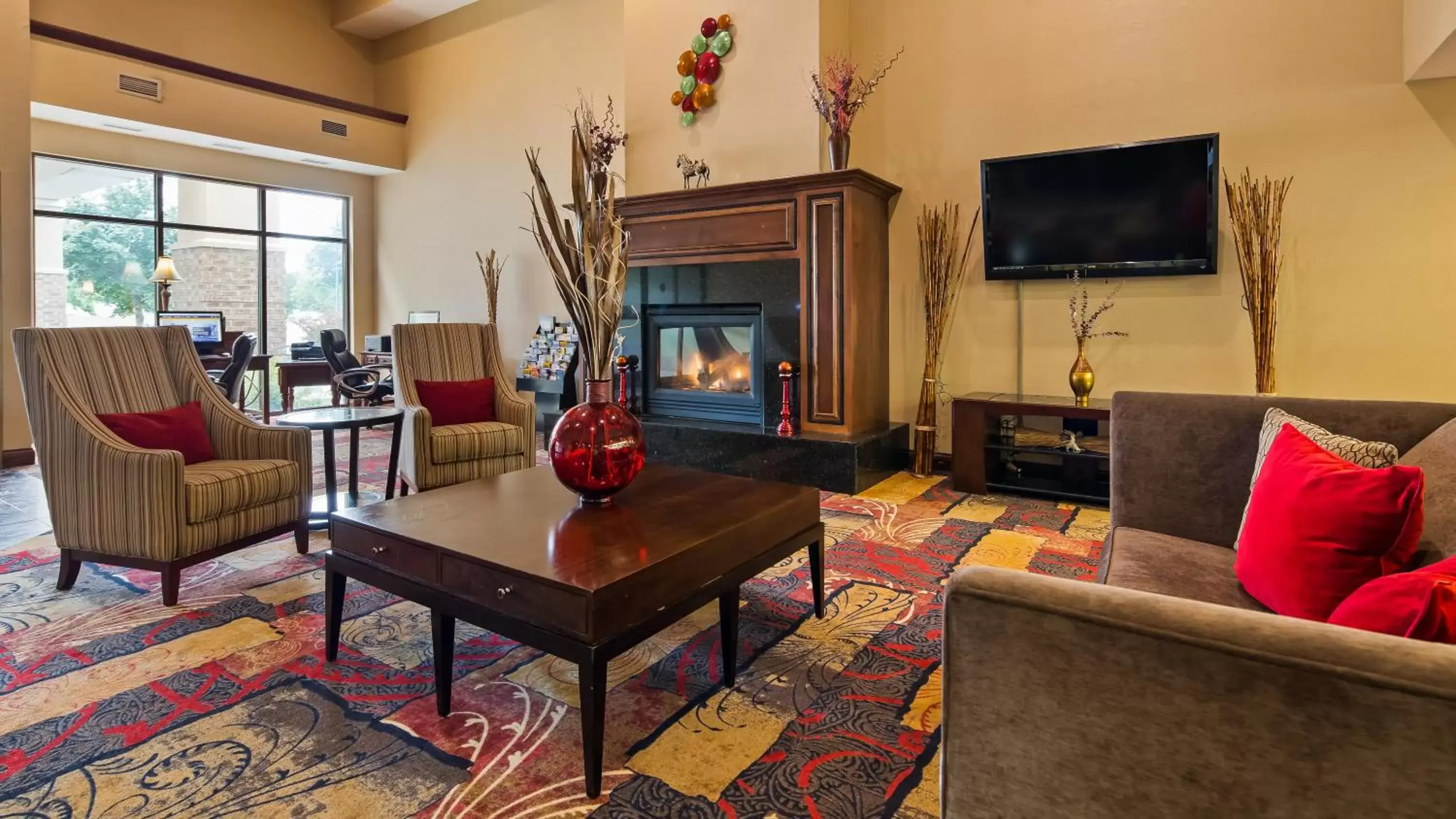 Lobby or reception, Seating Area in Best Western Plus Eau Claire Conference Center