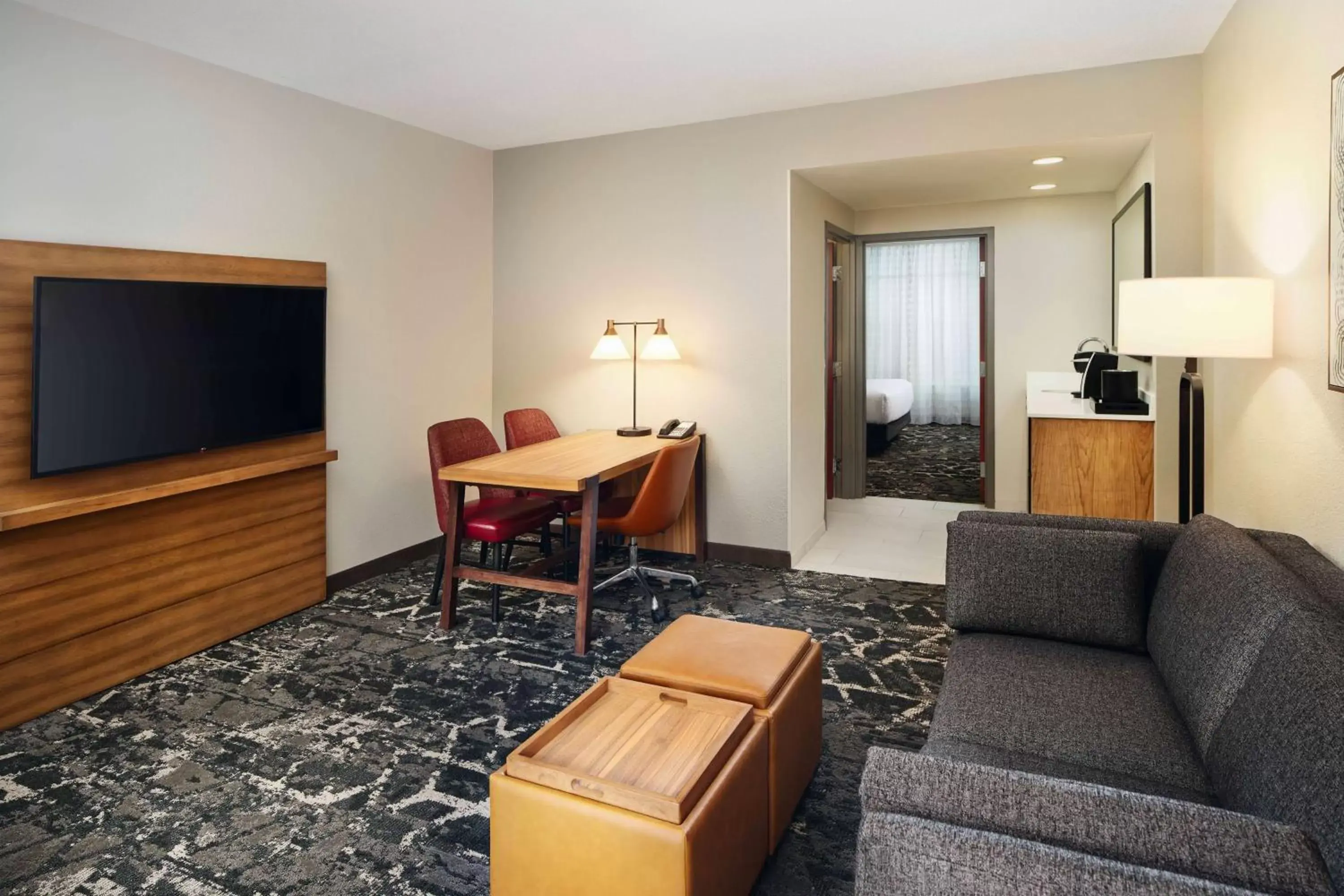 Bedroom, Seating Area in Embassy Suites by Hilton Hampton Convention Center