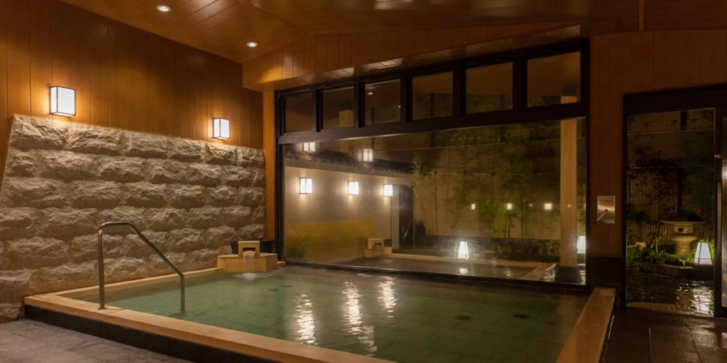 Hot Spring Bath, Swimming Pool in Nishitetsu Resort Inn Beppu