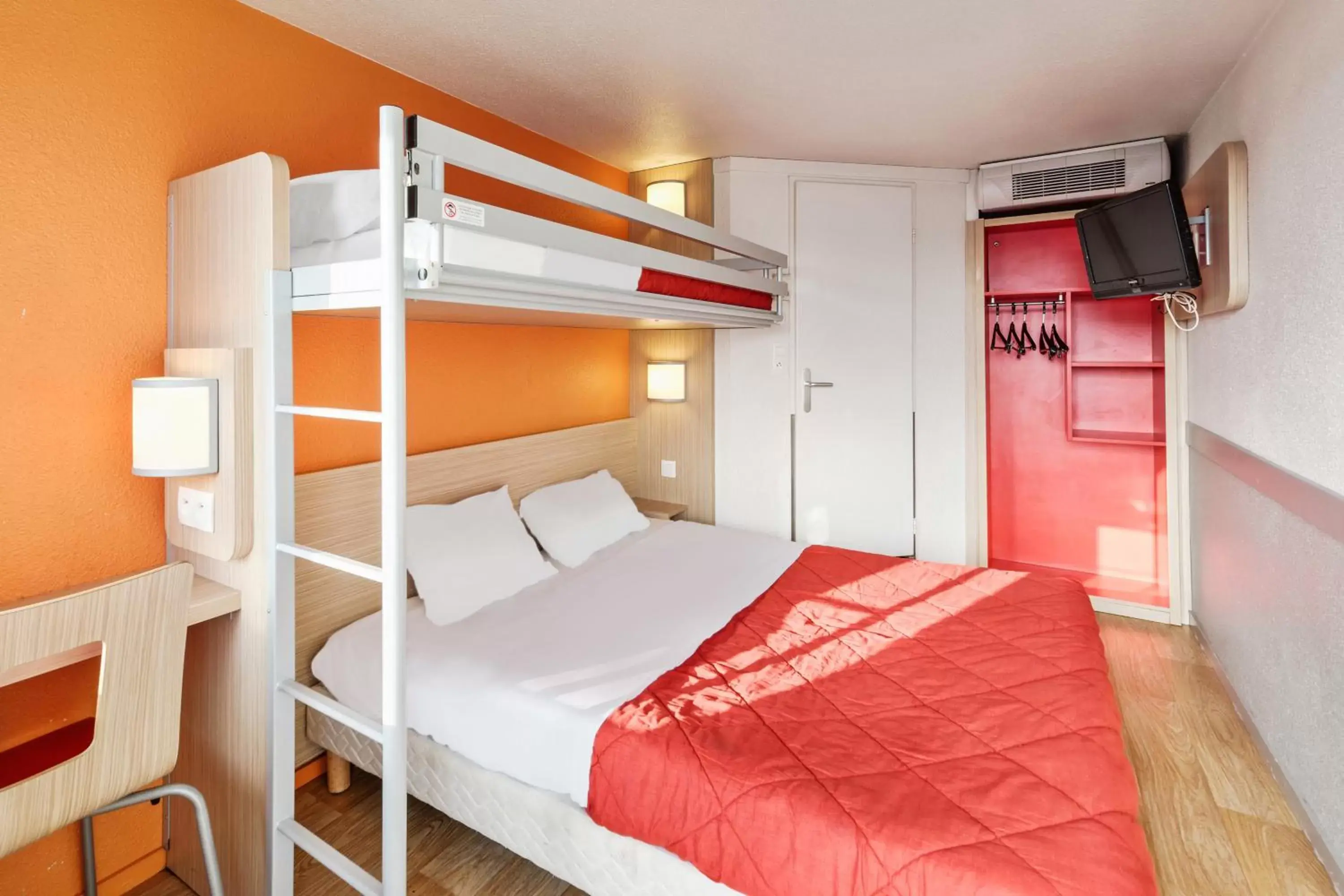 Bedroom, Bunk Bed in Premiere Classe Montpellier Ouest - St Jean De Vedas