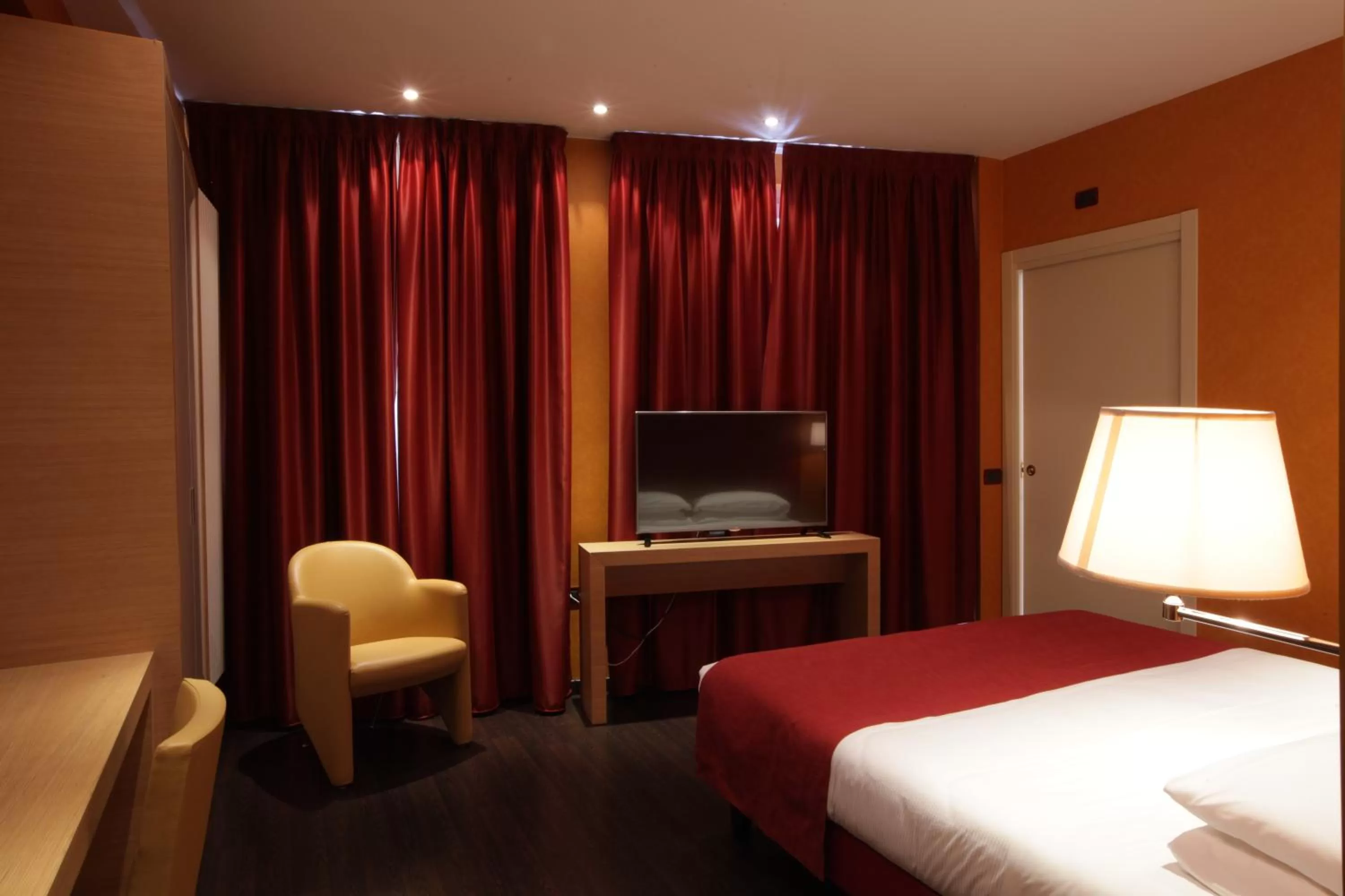 Photo of the whole room, Bed in Best Western Hotel Piemontese