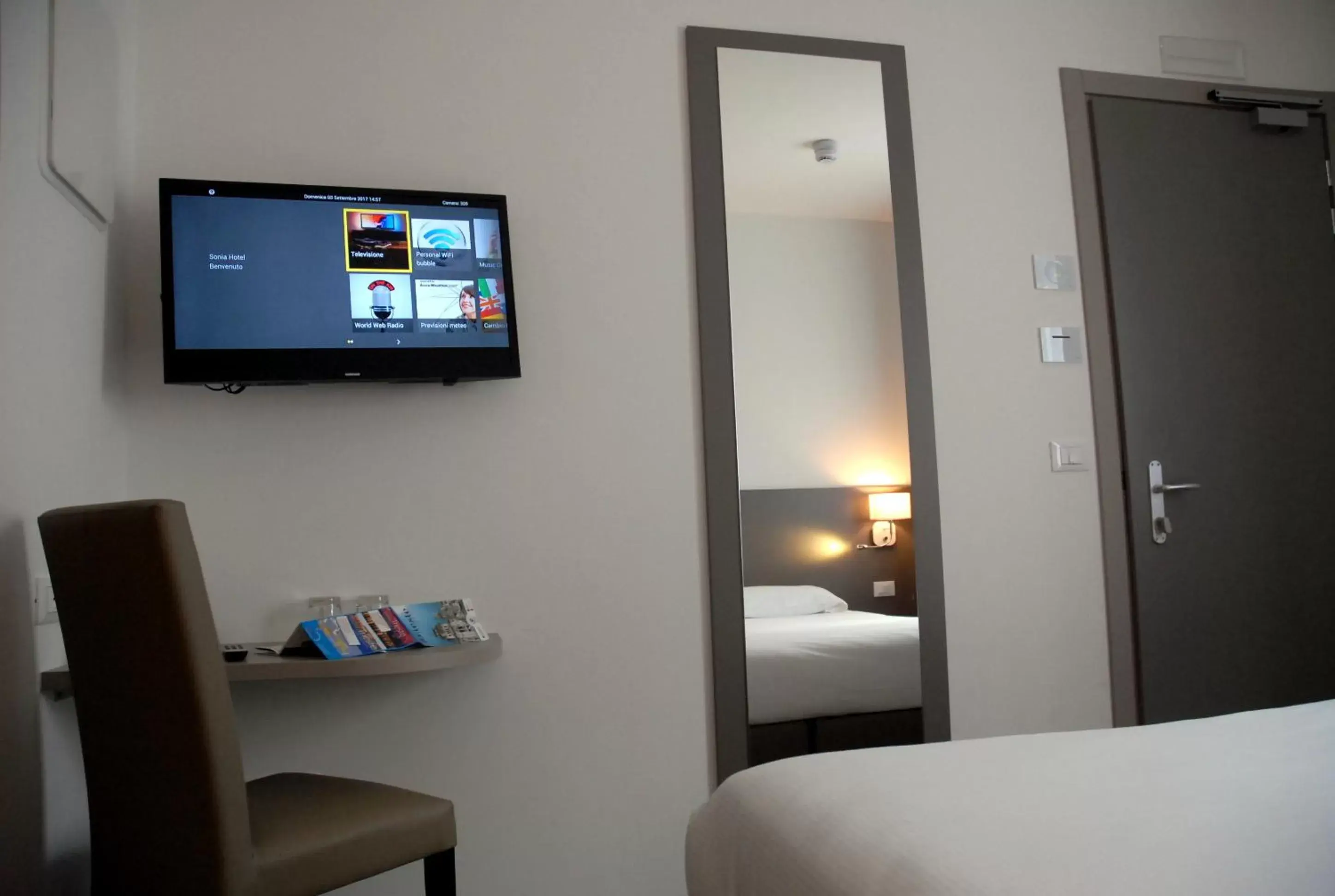 TV and multimedia, TV/Entertainment Center in Hotel Sonia