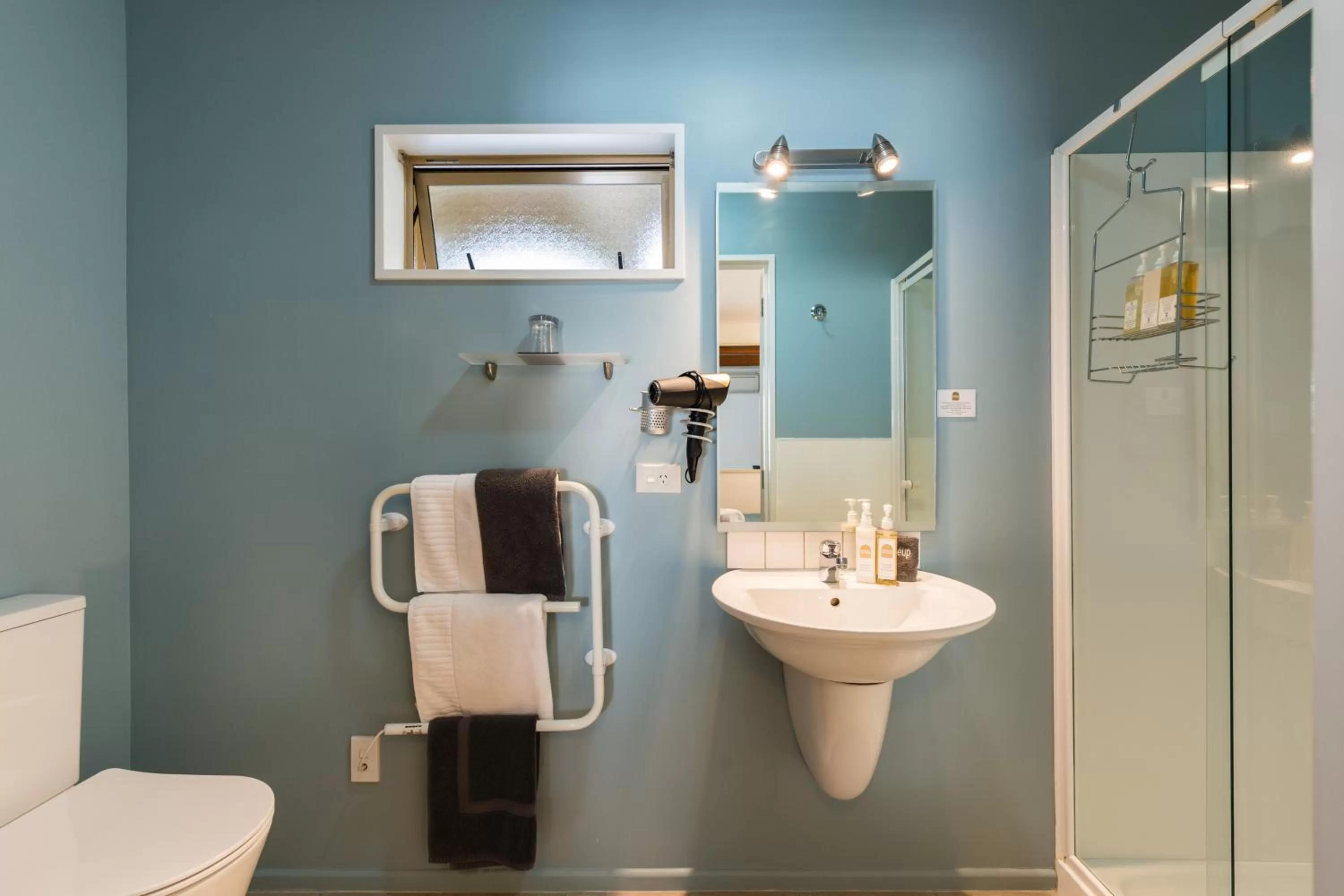 Shower in Roma On Riccarton Motel