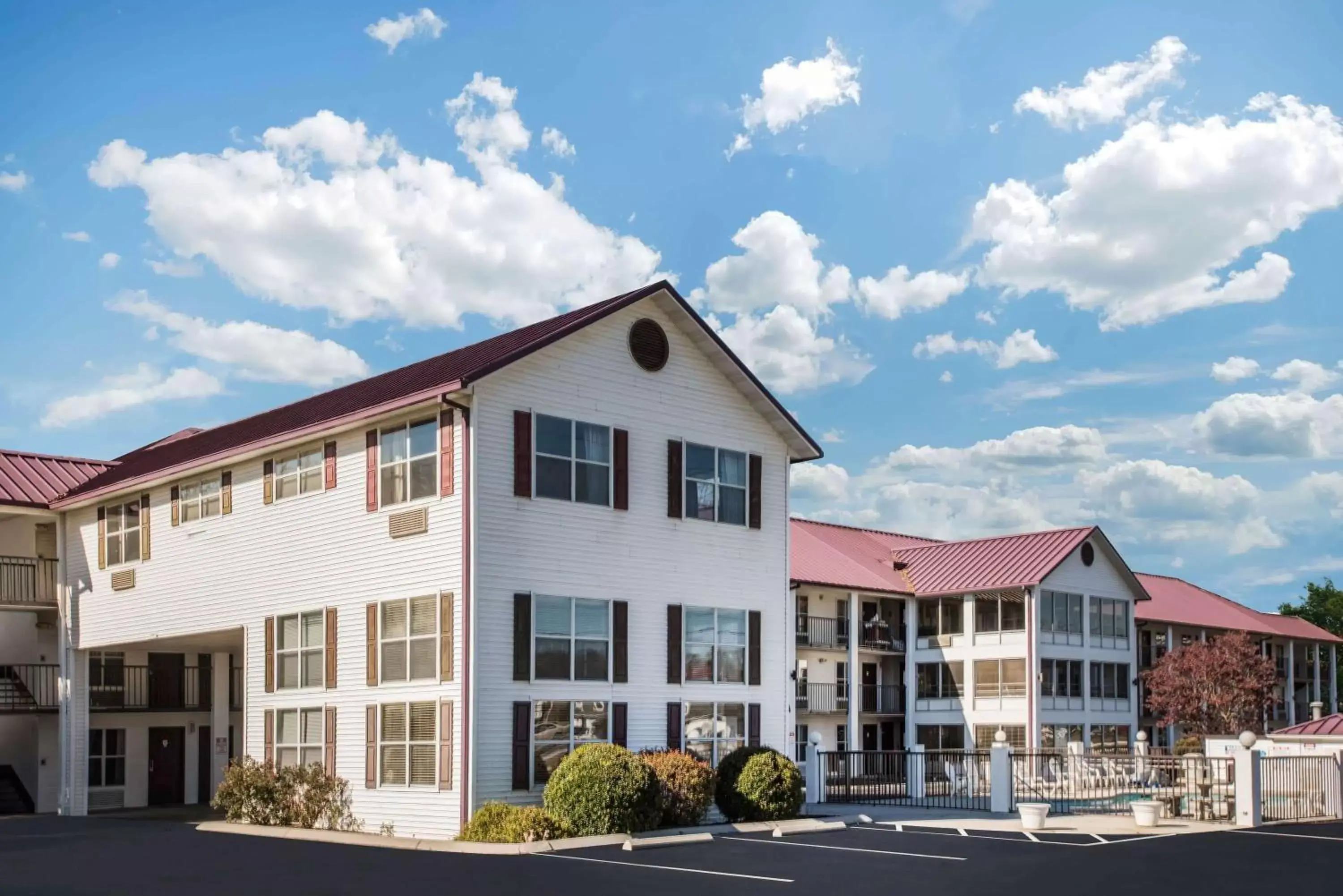 Property Building in Super 8 by Wyndham Sevierville Riverside