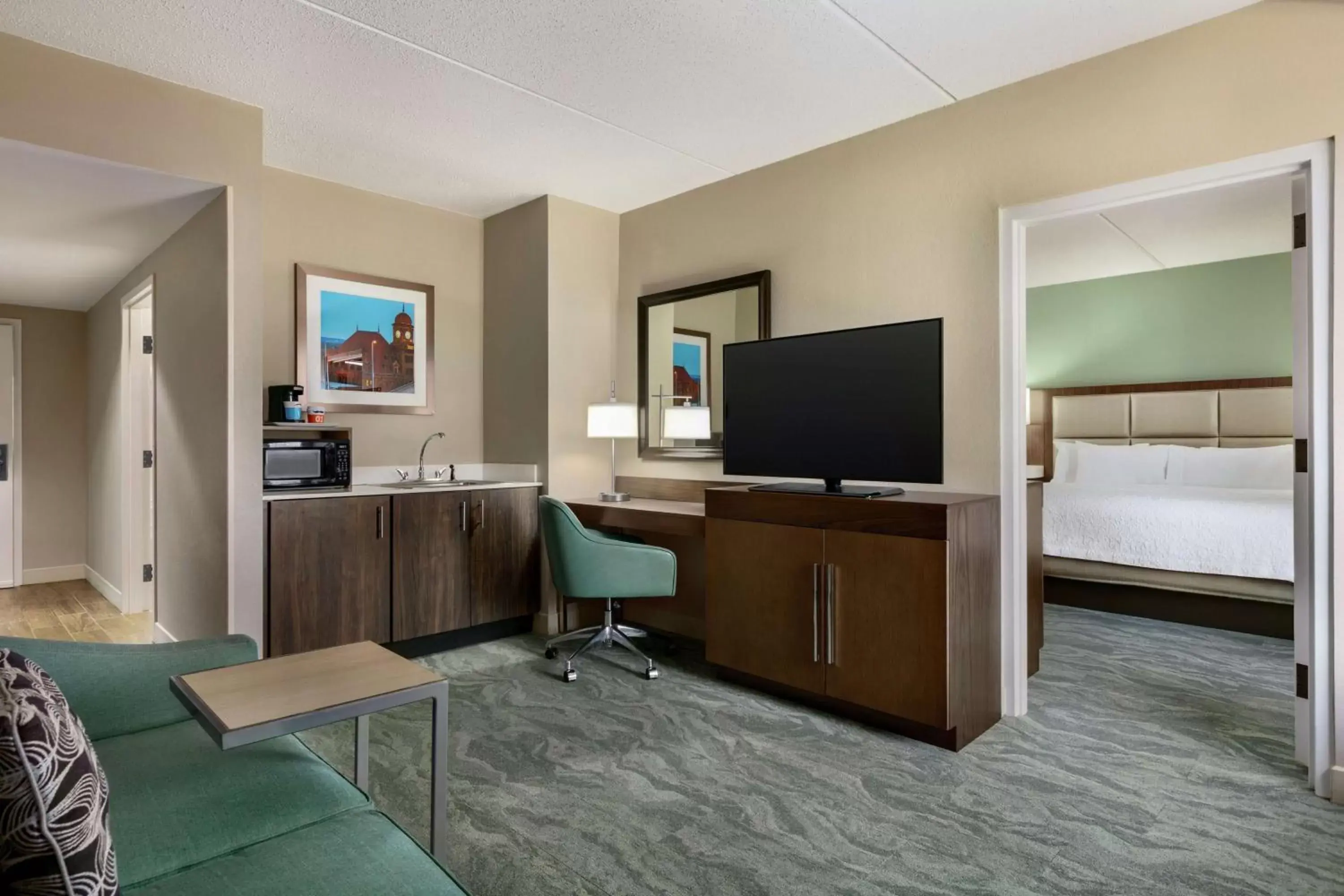 Bedroom, TV/Entertainment Center in Hampton Inn Richmond/Ashland