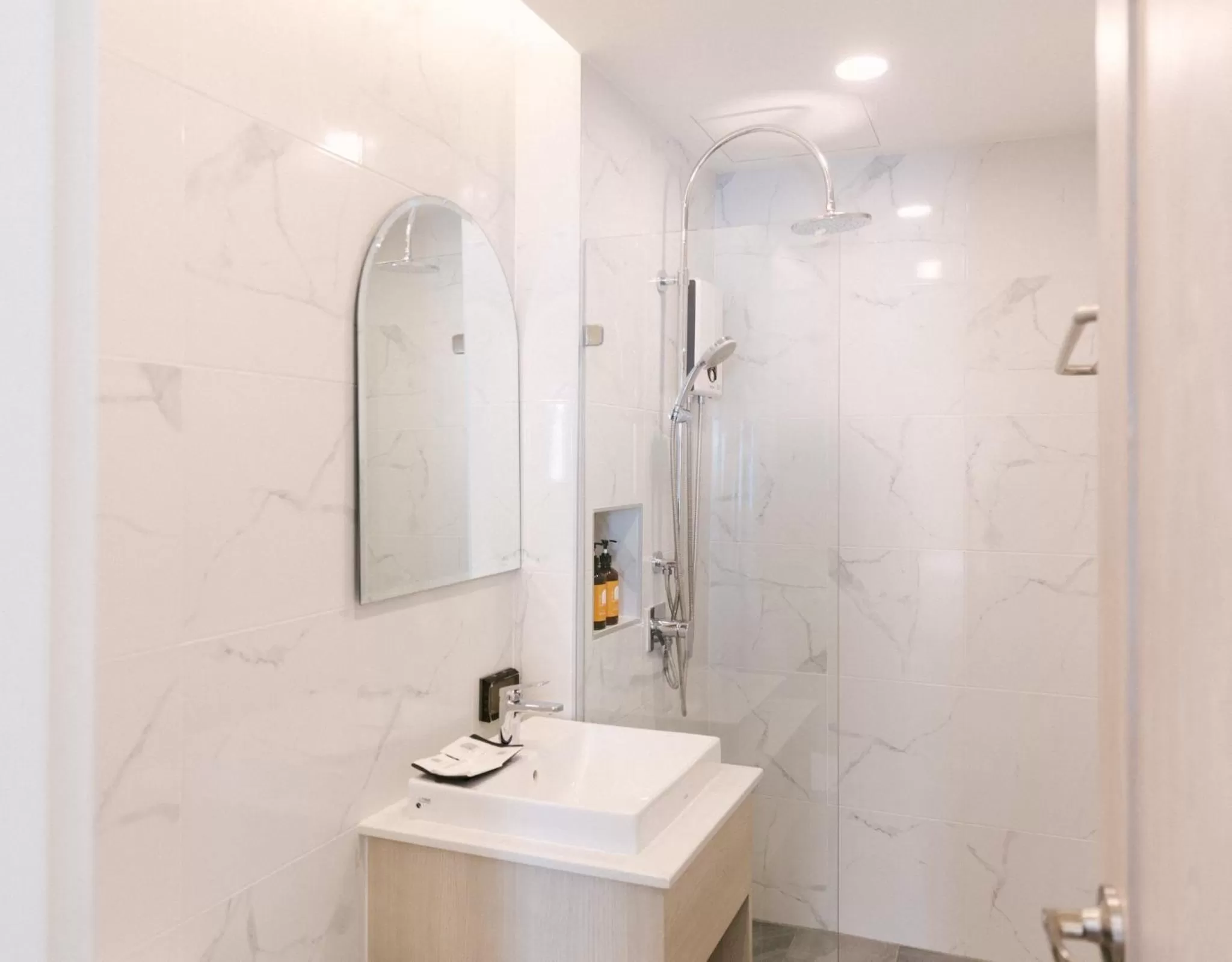 Shower in Nappiness Hotel