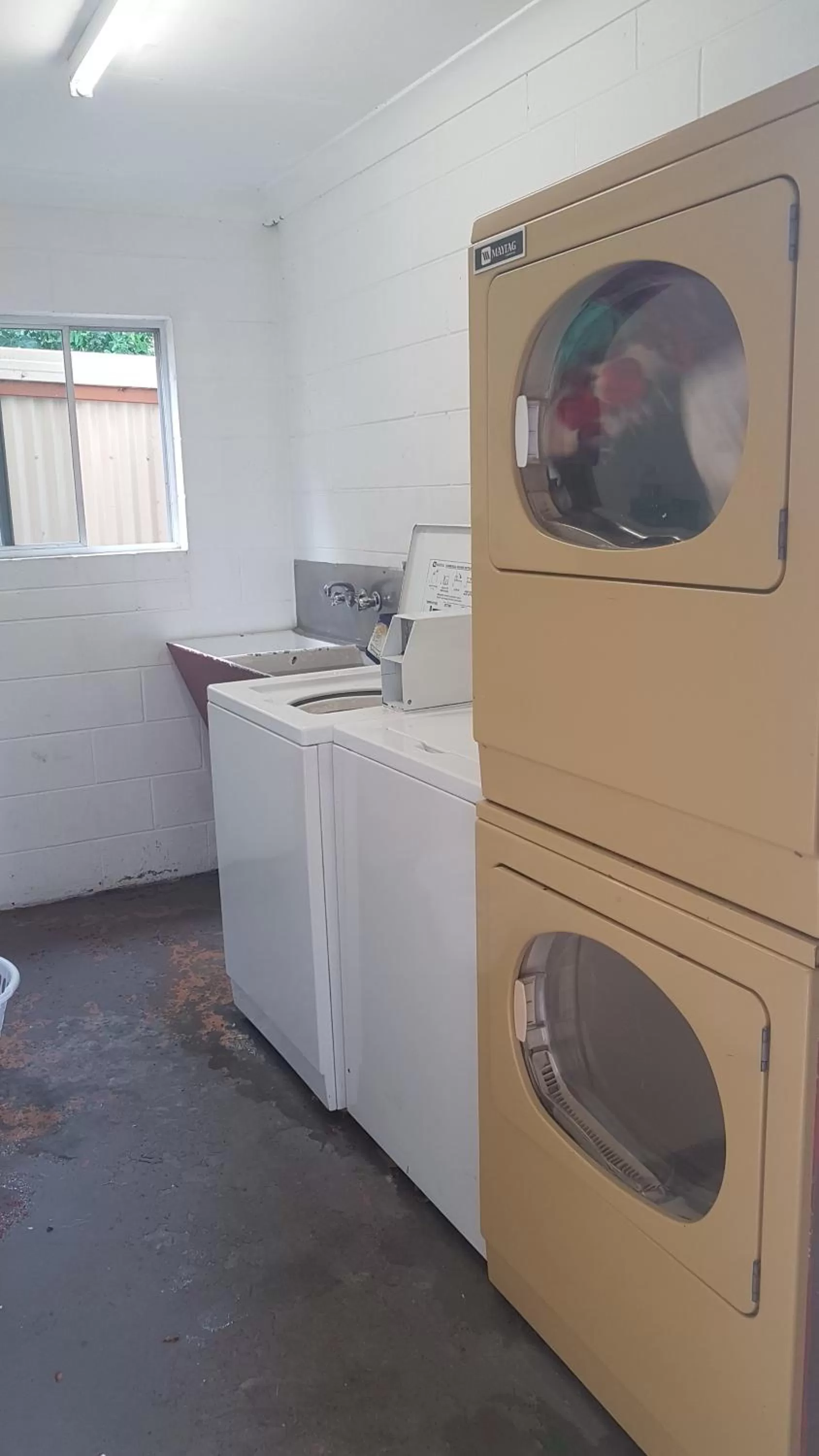 washing machine in Oasis Inn Apartments
