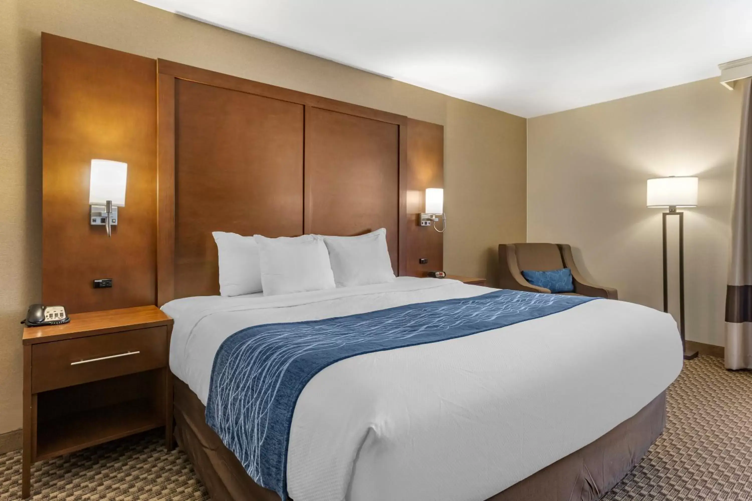 Bed in Comfort Inn at Buffalo Bill Village Resort