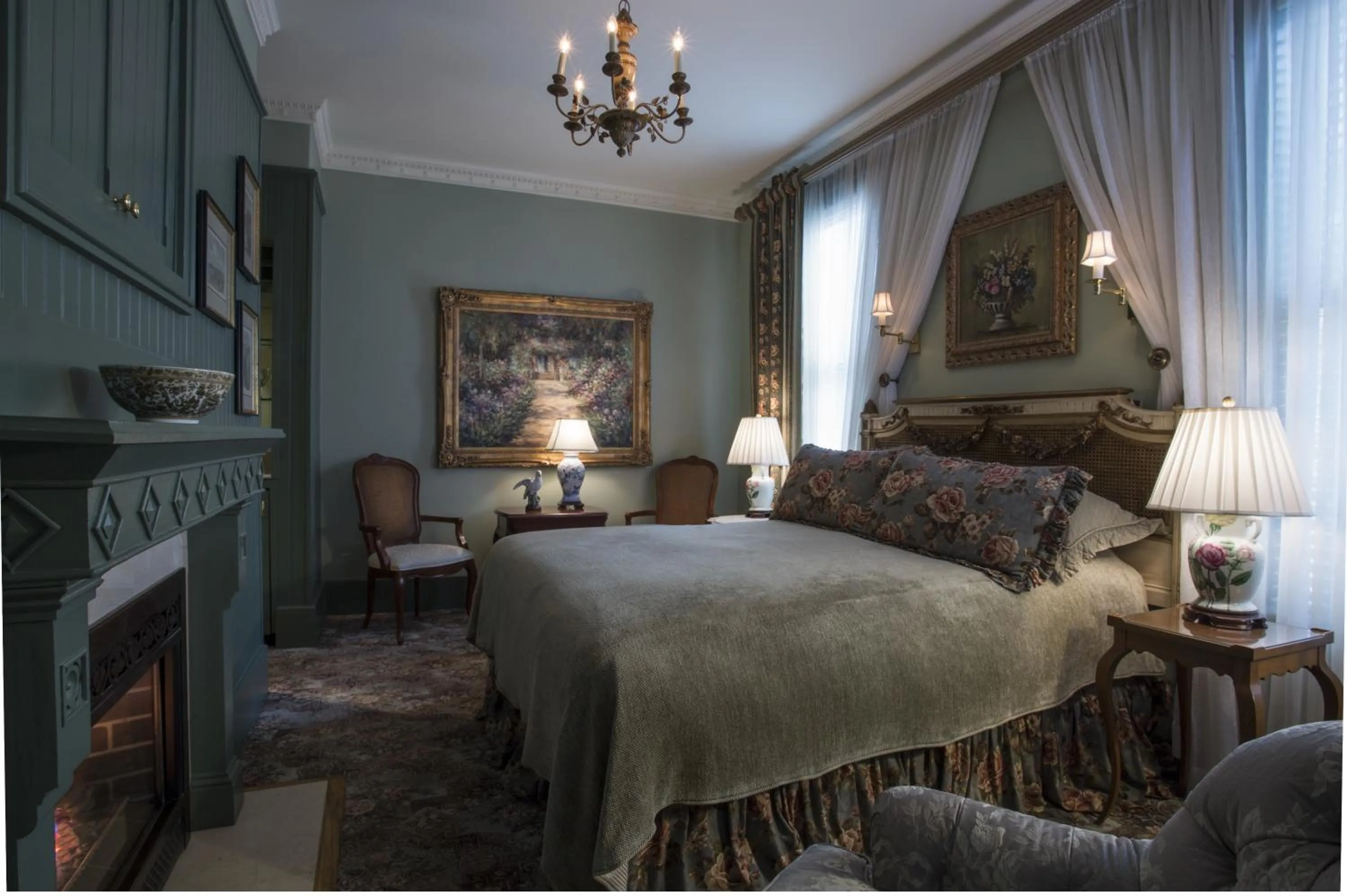 Day, Bed in The Chanler at Cliff Walk