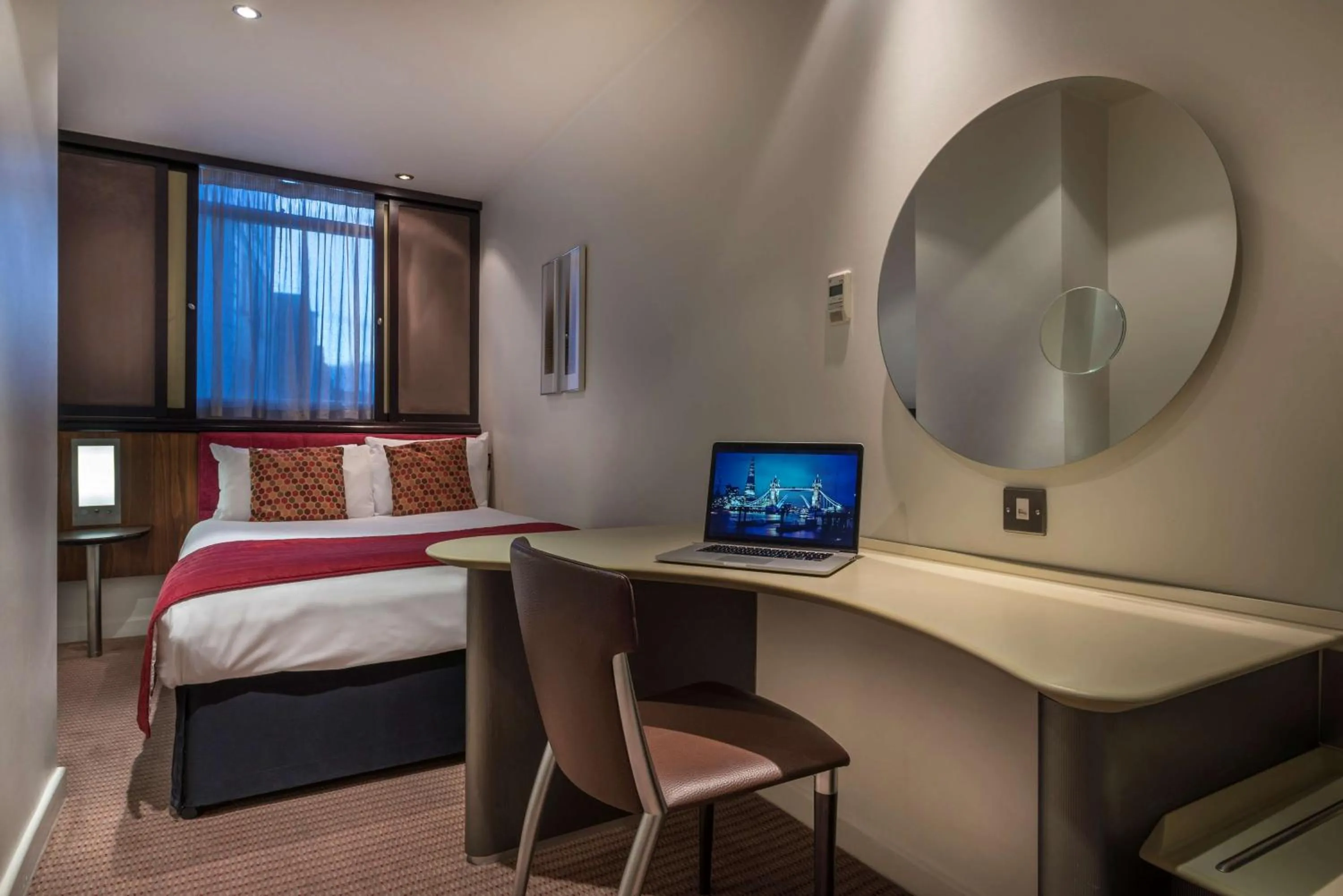 Photo of the whole room in Corus Hyde Park Hotel