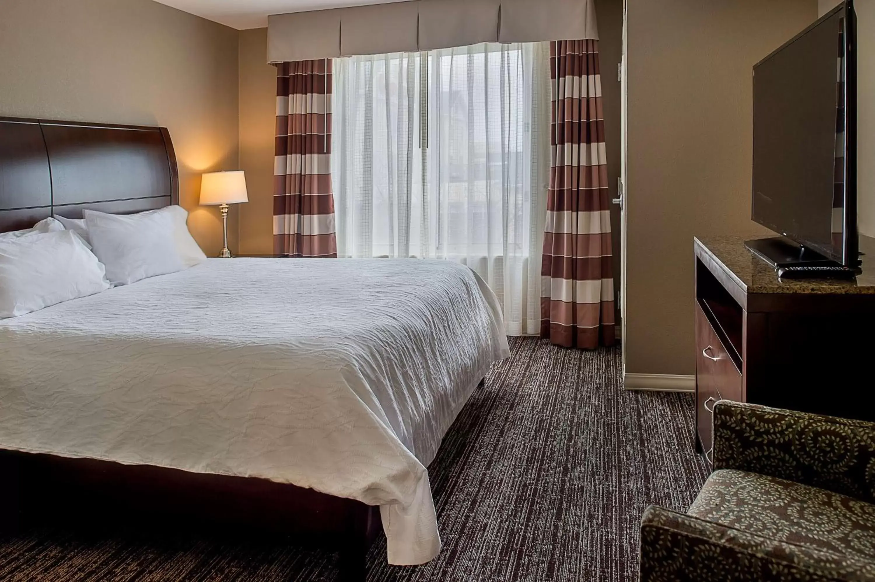 Bedroom, Bed in Hilton Garden Inn St. Louis Airport