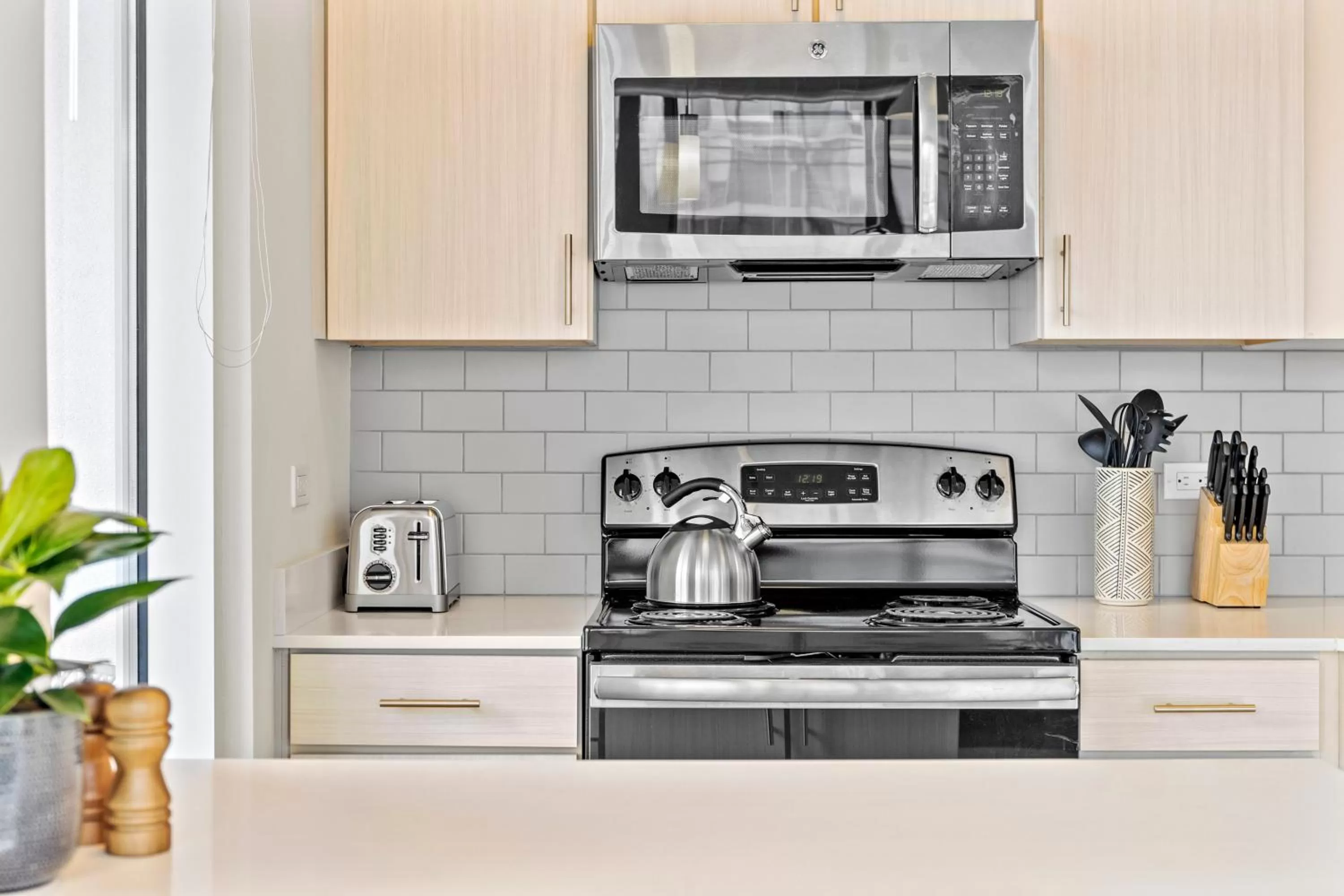 Kitchen or kitchenette in Placemakr Premier SoBro