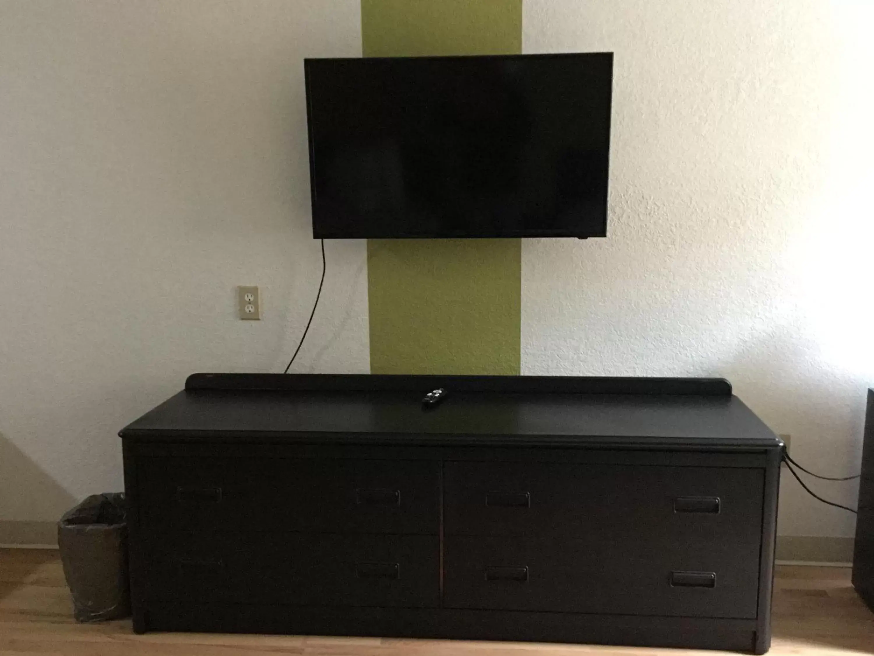 TV/Entertainment Center in Motel 6-Augusta, KS