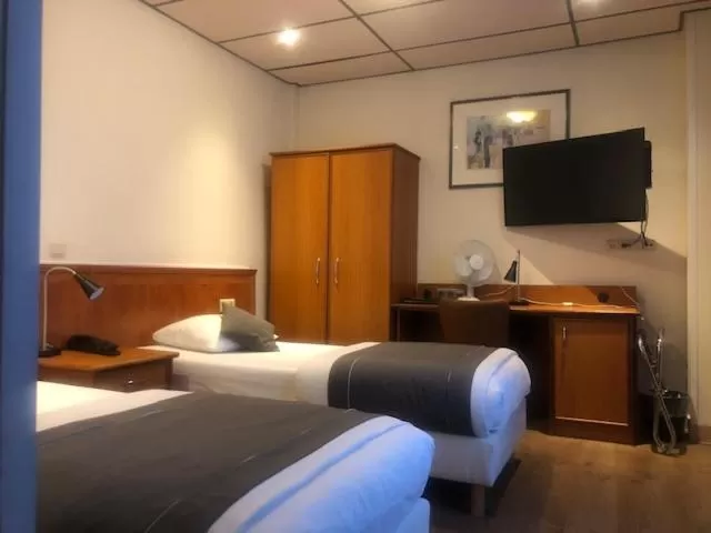 Photo of the whole room, Bed in Delta Hotel City Center