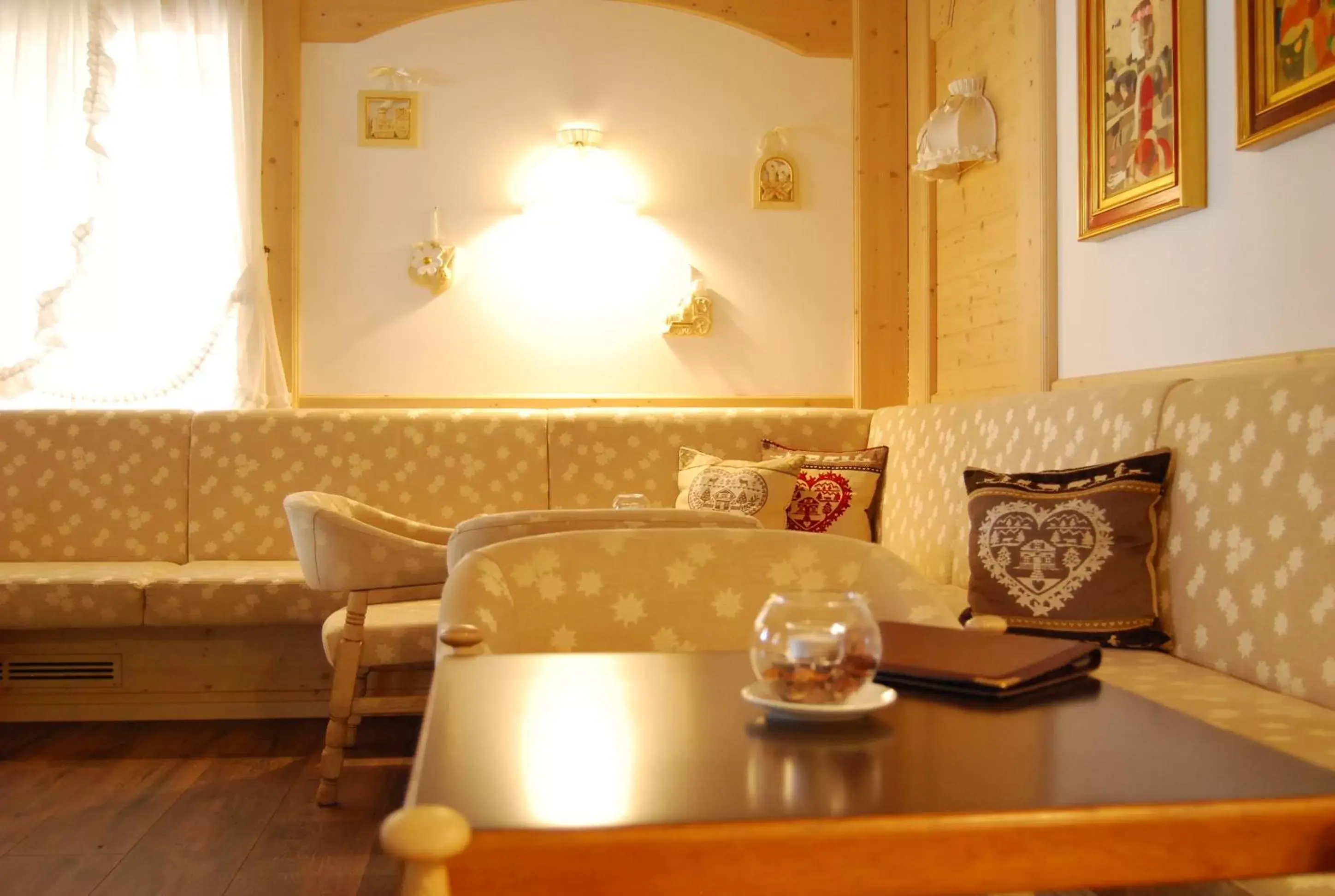 Lounge or bar, Restaurant/Places to Eat in Folgaria Post Hotel