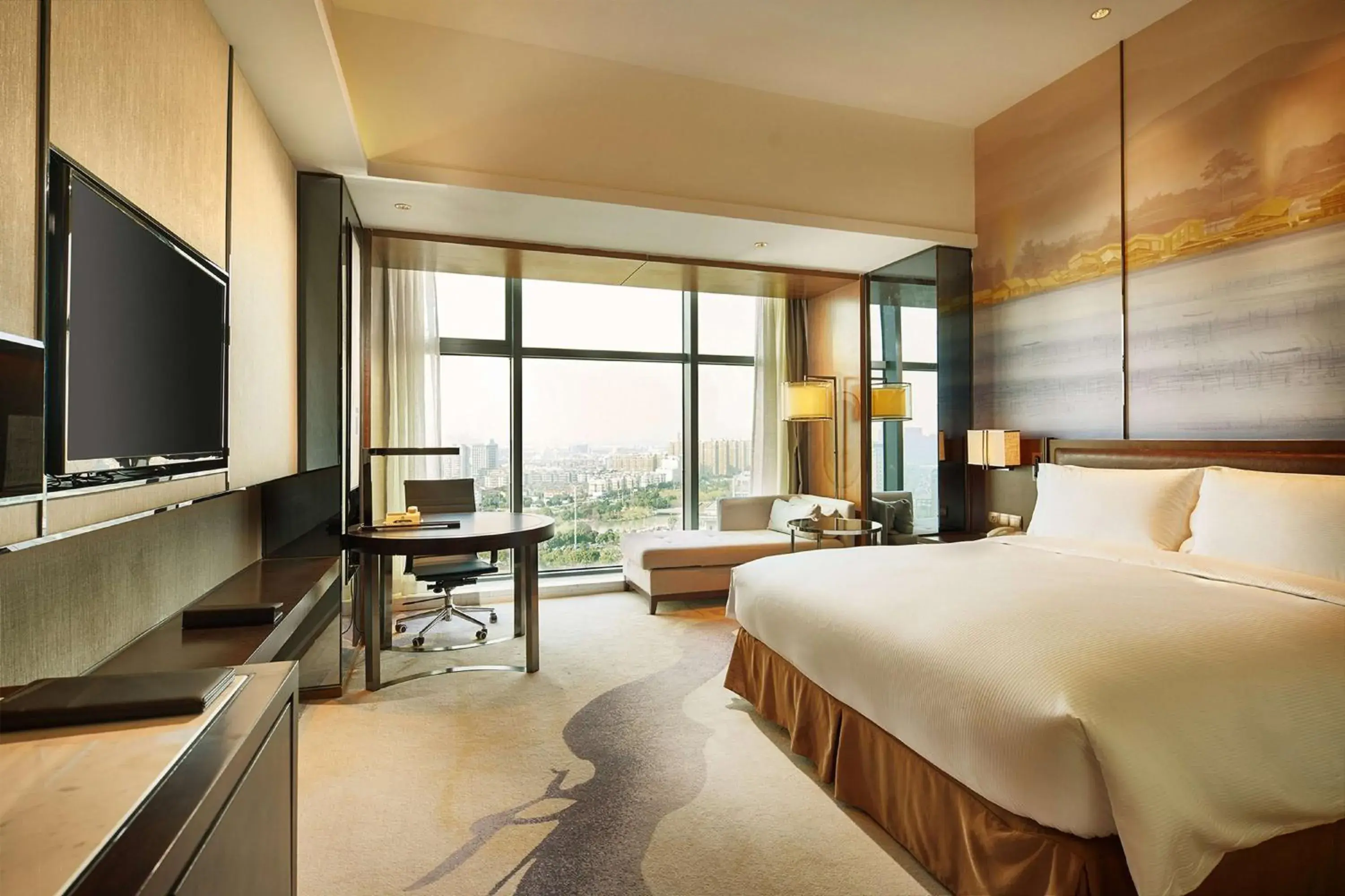 Bedroom, TV/Entertainment Center in DoubleTree By Hilton Ningbo Beilun
