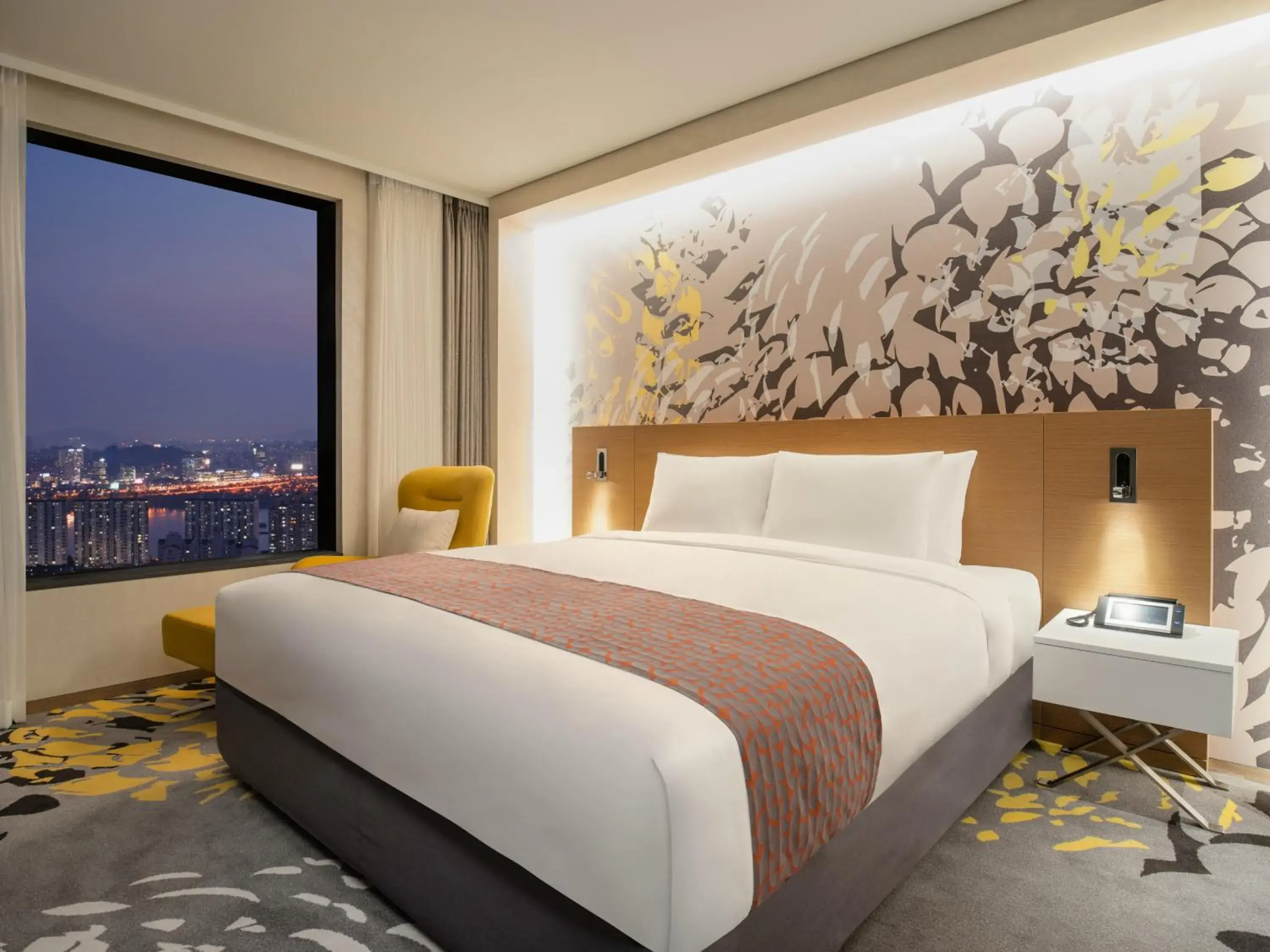 Bedroom, Bed in Novotel Suites Ambassador Seoul Yongsan