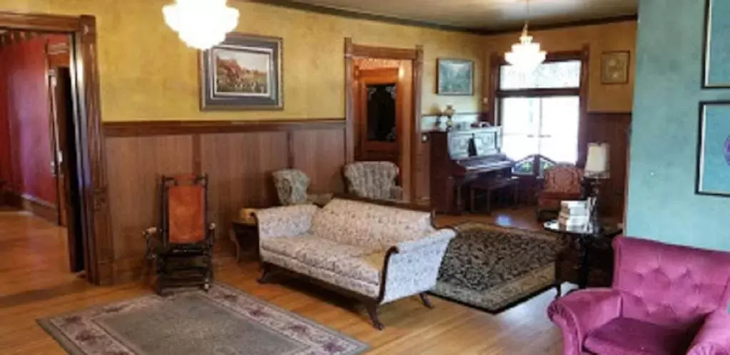 Communal lounge/ TV room, Seating Area in Historic Victorian Inn