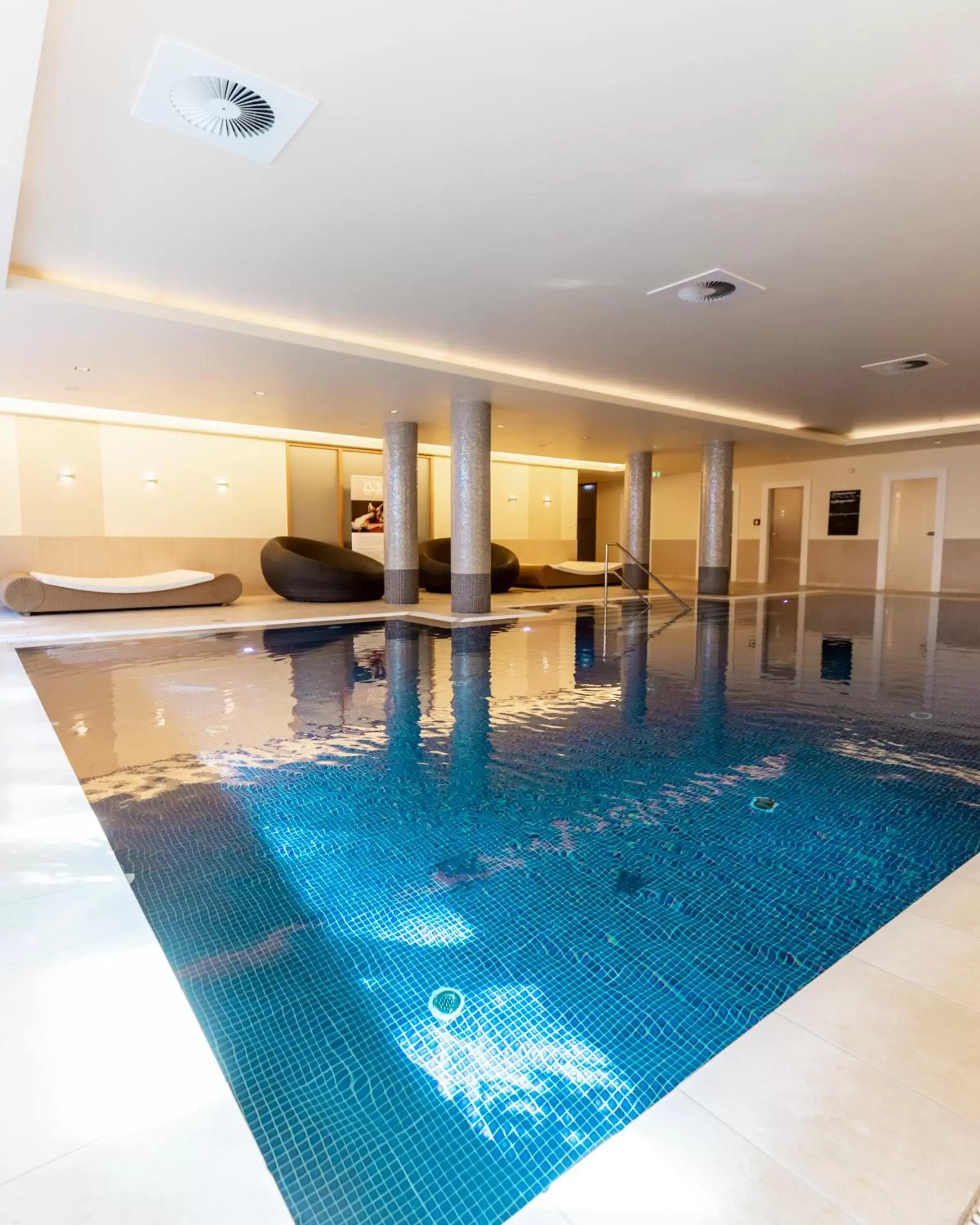 , Swimming Pool in Hotel Vier Jahreszeiten Kühlungsborn